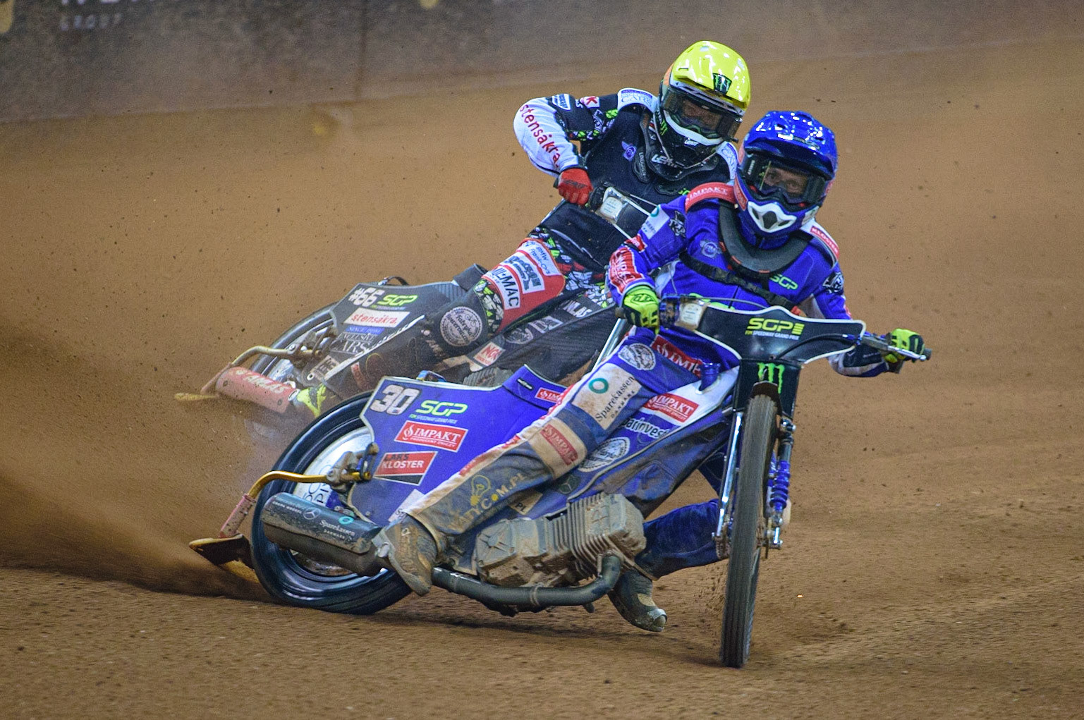 Leon Madsen (30) (Blue) leads Fredrik Lindgren (66) (Yellow) during the FIM  Speedway Grand Prix of Great Britain at the Principality Stadium, Cardiff on Saturday 13th August 2022. (Credit: Ian Charles | MI News