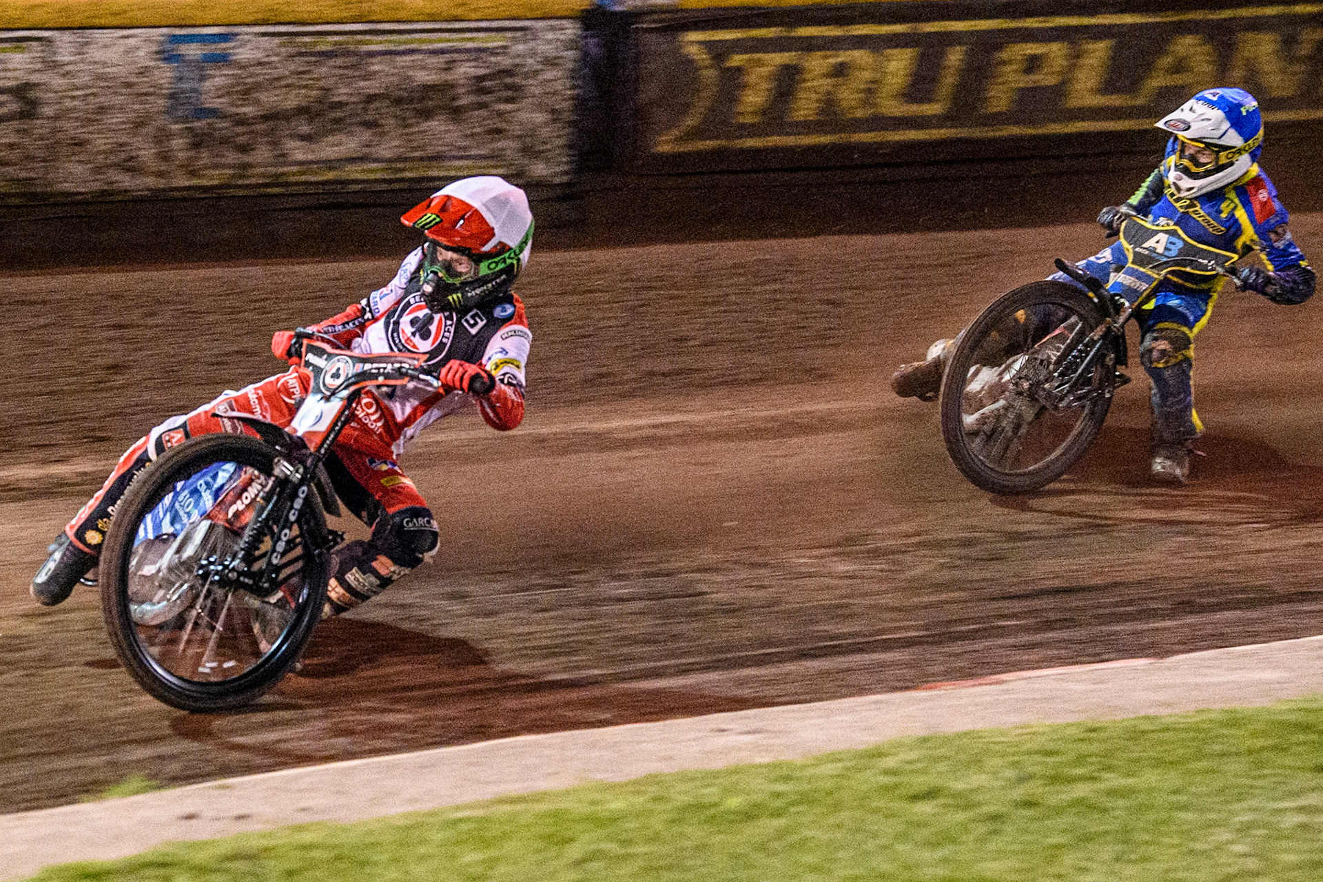 Belle Vue Aces' Dan Bewley in White leading Sheffield Tigers' Josh Pickering  in Blue during the Rowe Motor Oil Premiership Play Off Semi Final 2nd leg between Sheffield Tigers and Belle Vue Aces at Owlerton Stadium, Sheffield on Thursday 19th September 2024. (Photo: Ian Charles | MI News)