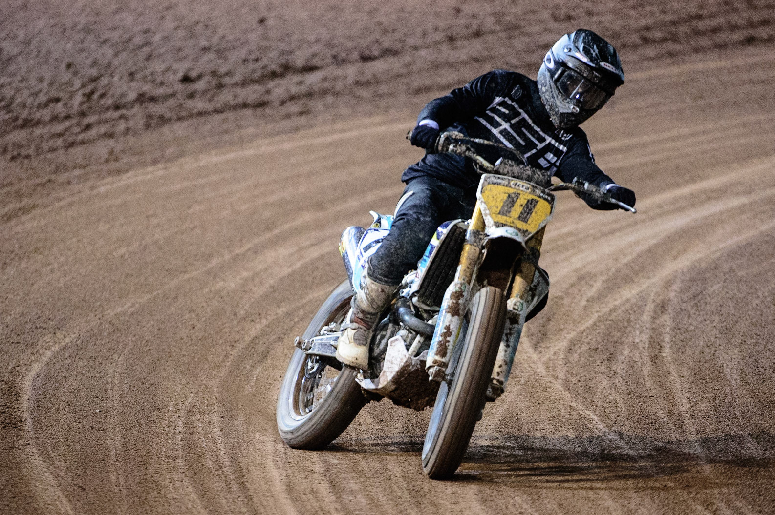 MANCHESTER, UK. OCT 30TH   Gary Birtwistle (11) in action  during the Manchester Masters Sidecar Speedway and Flat Track Racing at the National Speedway Stadium, Manchester on Saturday 30th October 2021. (Credit: Ian Charles | MI News)