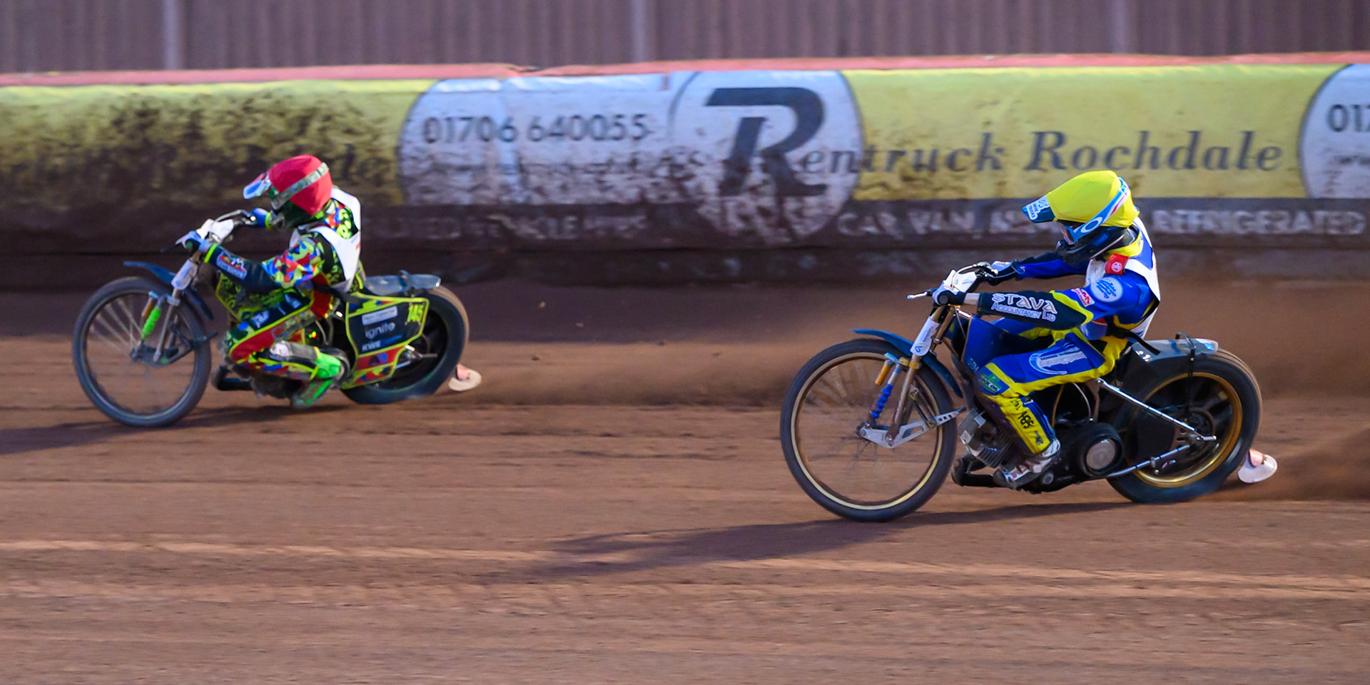 Anders Rowe (1) in Yellow chases Will Cairns (7) in Red during the Cab Direct British Speedway Championship Final at the National Speedway Stadium, Manchester on Saturday 15th August 2026. (Photo: Ian Charles | MI News)