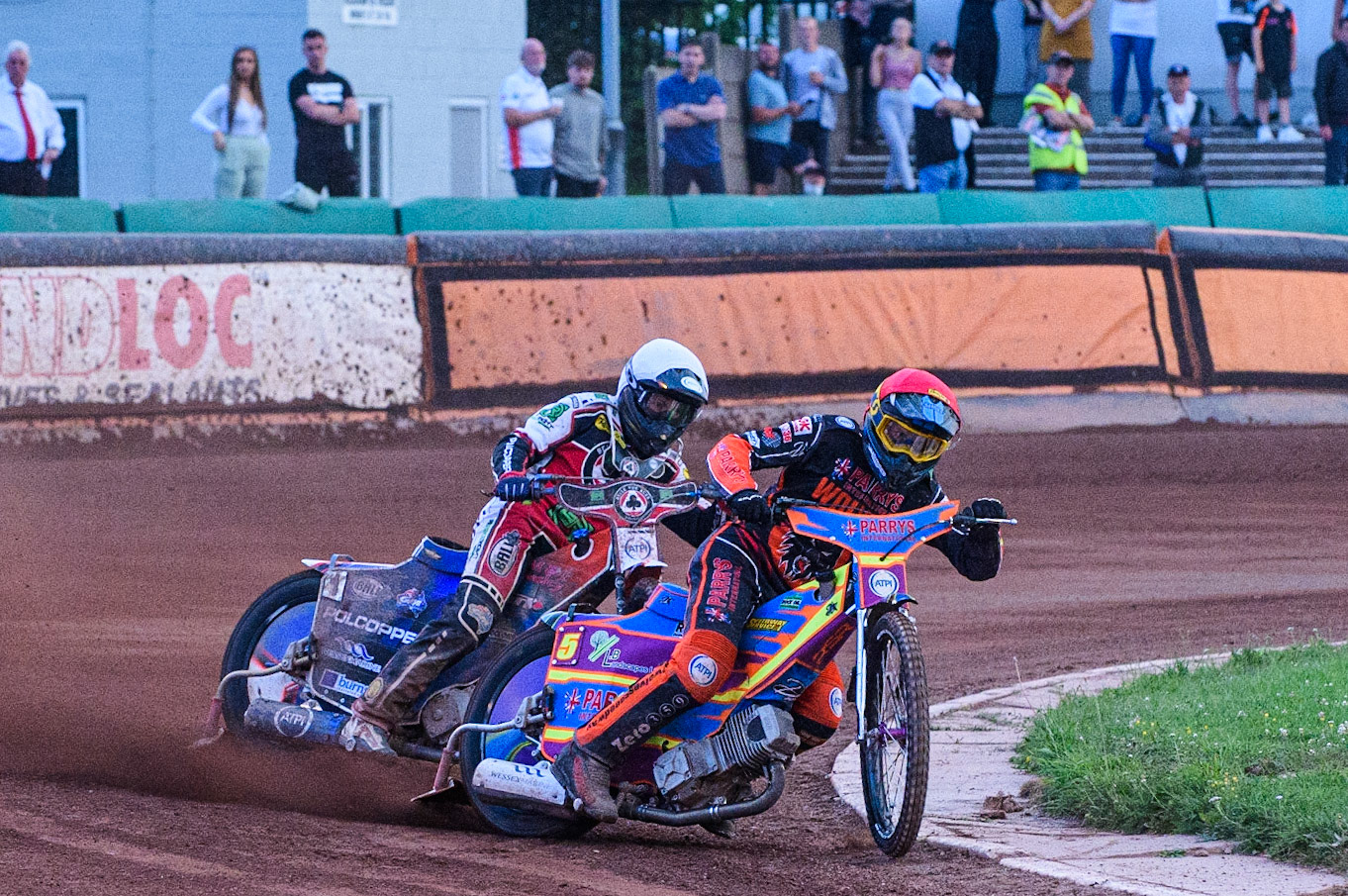 WOLVERHAMPTON, UK. JULY 26TH Rory Schlein  (Red) leads Brady Kurtz  (White) during the SGB Premiership match between Wolverhampton Wolves and Belle Vue Aces at the Ladbroke Stadium, Wolverhampton on Monday 26th July 2021. (Credit: Ian Charles | MI News)
