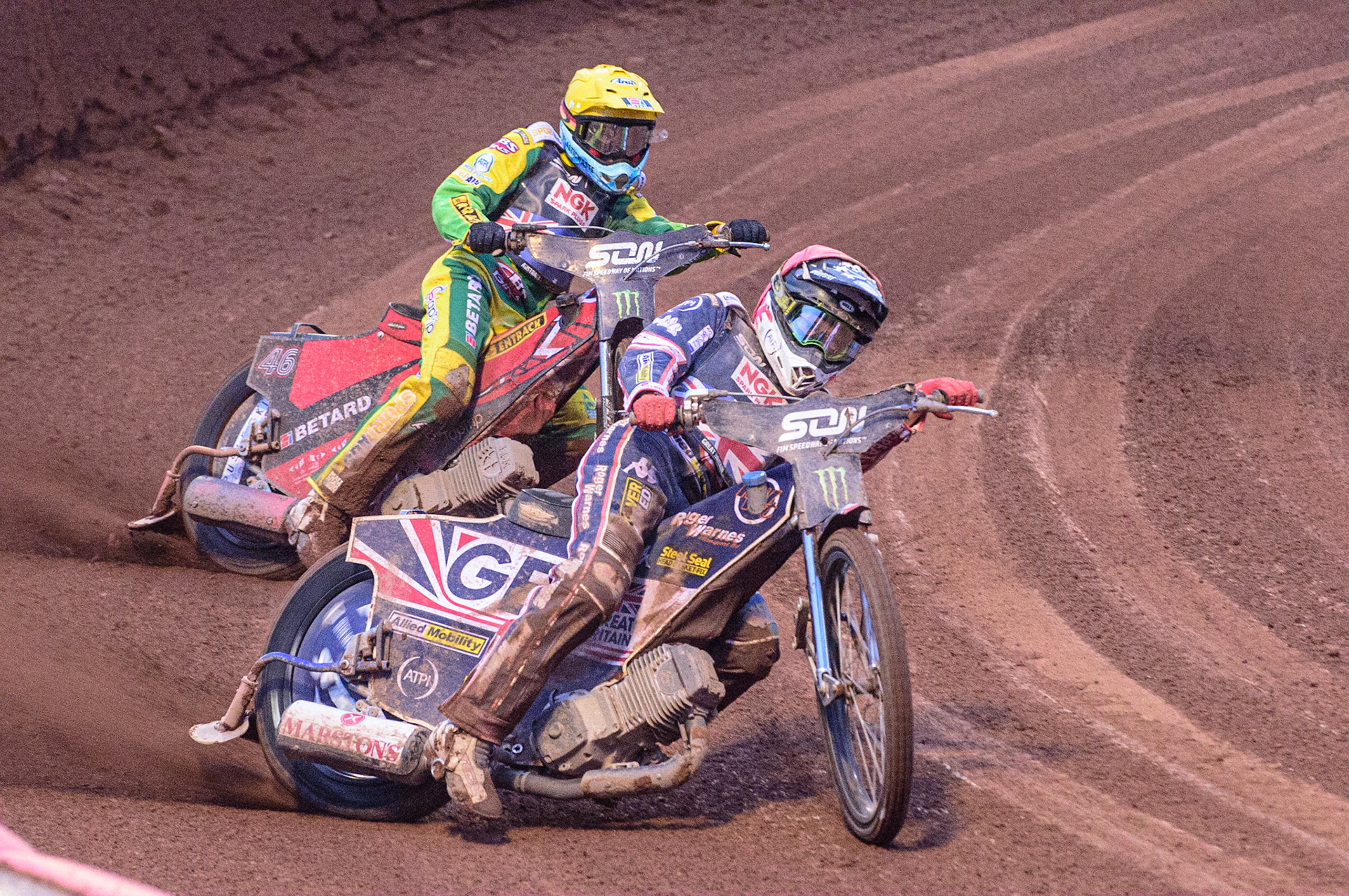 MANCHESTER, UK. OCT 17TH Dan Bewley of Great Britain (Red) leads Max Fricke of Australia (Yellow) during the Monster Energy FIM Speedway of Nations at the National Speedway Stadium, Manchester on Sunday  17th October 2021. (Credit: Ian Charles | MI News)