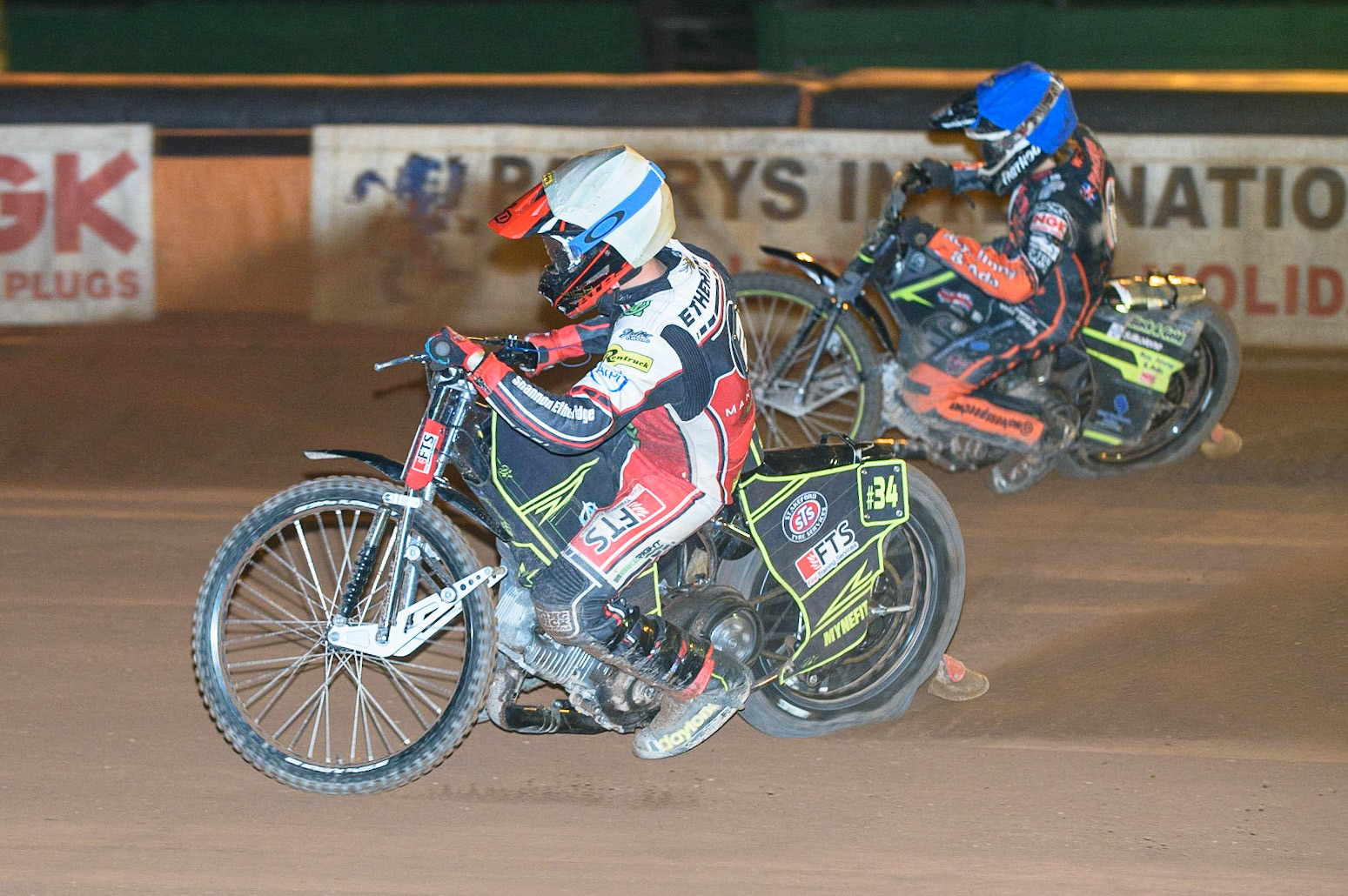 WOLVERHAMPTON, UK. AUGUST 30TH. Jye Etheridge (White) inside Leon Flint  (Blue) during the SGB Premiership match between Wolverhampton Wolves and Belle Vue Aces at Monmore Green Stadium, Wolverhampton on Monday 30th August 2021. (Credit: Ian Charles | MI News)
