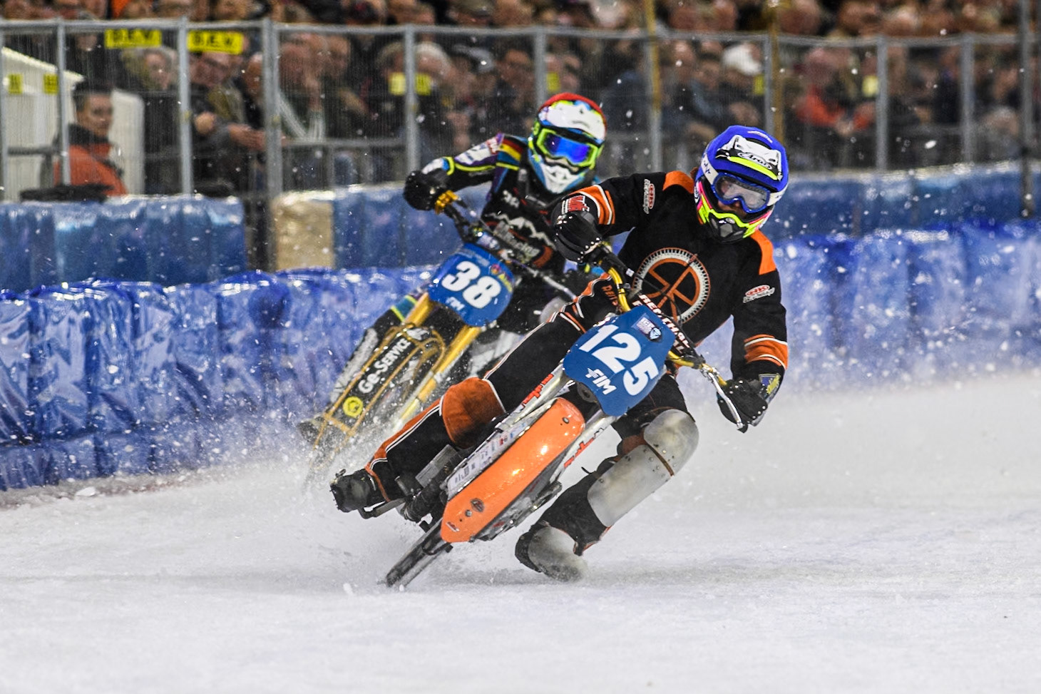 Sebastian Reitsma (125) of The Netherlands in Blue leading during the FIM Ice Speedway Gladiators World Championship, Final 3 at the Ice Stadium, Thialf, Heerenveen on Saturday 5th April 2025. (Photo: Ian Charles | MI News)