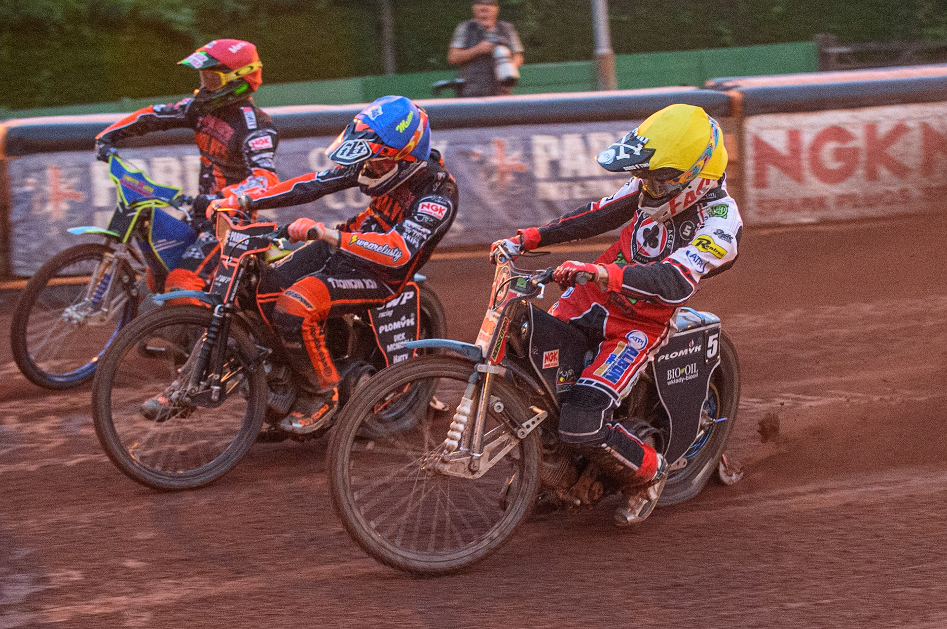 WOLVERHAMPTON, UK. JULY 26TH  Dan Bewley  (Yellow) inside Ryan Douglas  (Blue) and Luke Becker  (Red)during the SGB Premiership match between Wolverhampton Wolves and Belle Vue Aces at the Ladbroke Stadium, Wolverhampton on Monday 26th July 2021. (Credit: Ian Charles | MI News)