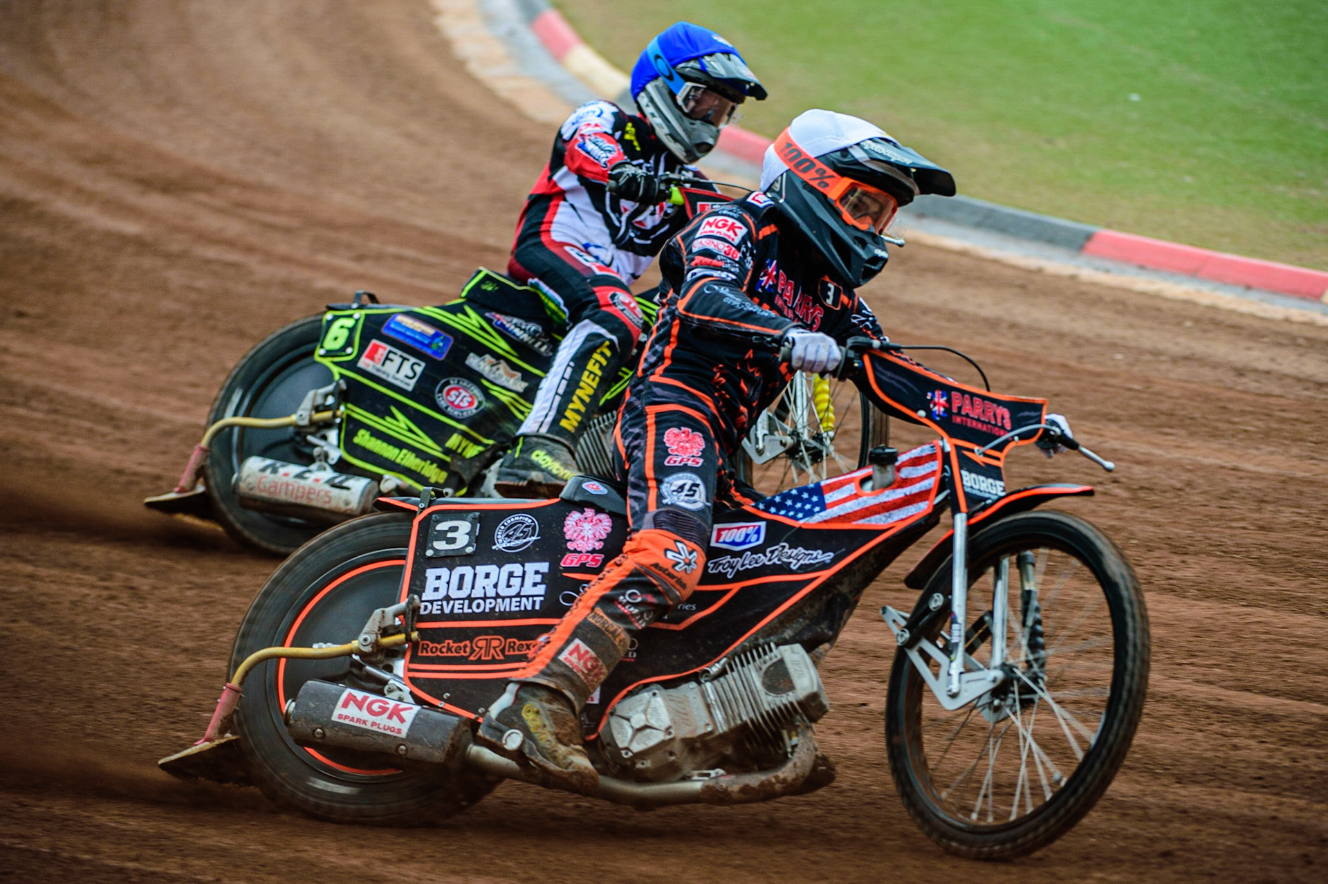 Luke Becker  (White) leads Jye Etheridge  (Blue) during the SGB Premiership match between Belle Vue Aces and Wolverhampton Wolves at the National Speedway Stadium, Manchester on Monday 29th August 2022. (Credit: Ian Charles | MI News)