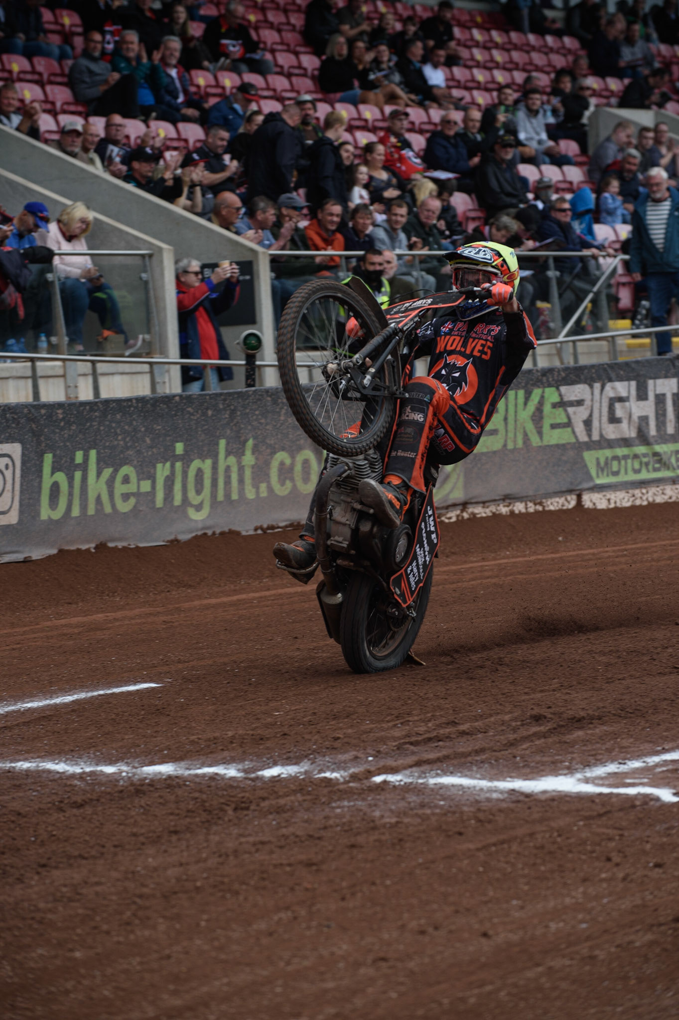 MANCHESTER, UK. AUGUST 30TH Sam Masters  ce;lebrates with a wheelie during the SGB Premiership match between Belle Vue Aces and Wolverhampton Wolves at the National Speedway Stadium, Manchester on Monday 30th August 2021. (Credit: Ian Charles | MI News)