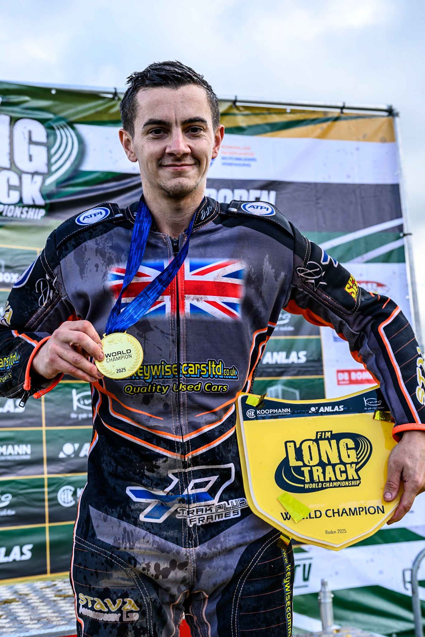 World Champion 2025: Zach Wajtknecht (109) of Great Britain during the FIM Long Track World Championship Final 4, at the Speed Centre Roden, Netherlands on Sunday 21st September 2025. (Photo: Ian Charles | MI News)