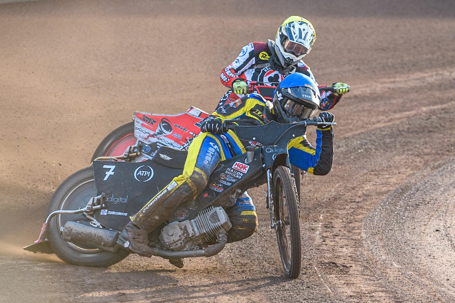 Dan Gilkes (Blue) leads Connor Bailey (Yellow) during the Sports Insure Premiership match between Sheffield Tigers and Belle Vue Aces at Owlerton Stadium, Sheffield on Thursday 20th July 2023. (Photo: Ian Charles | MI News)
