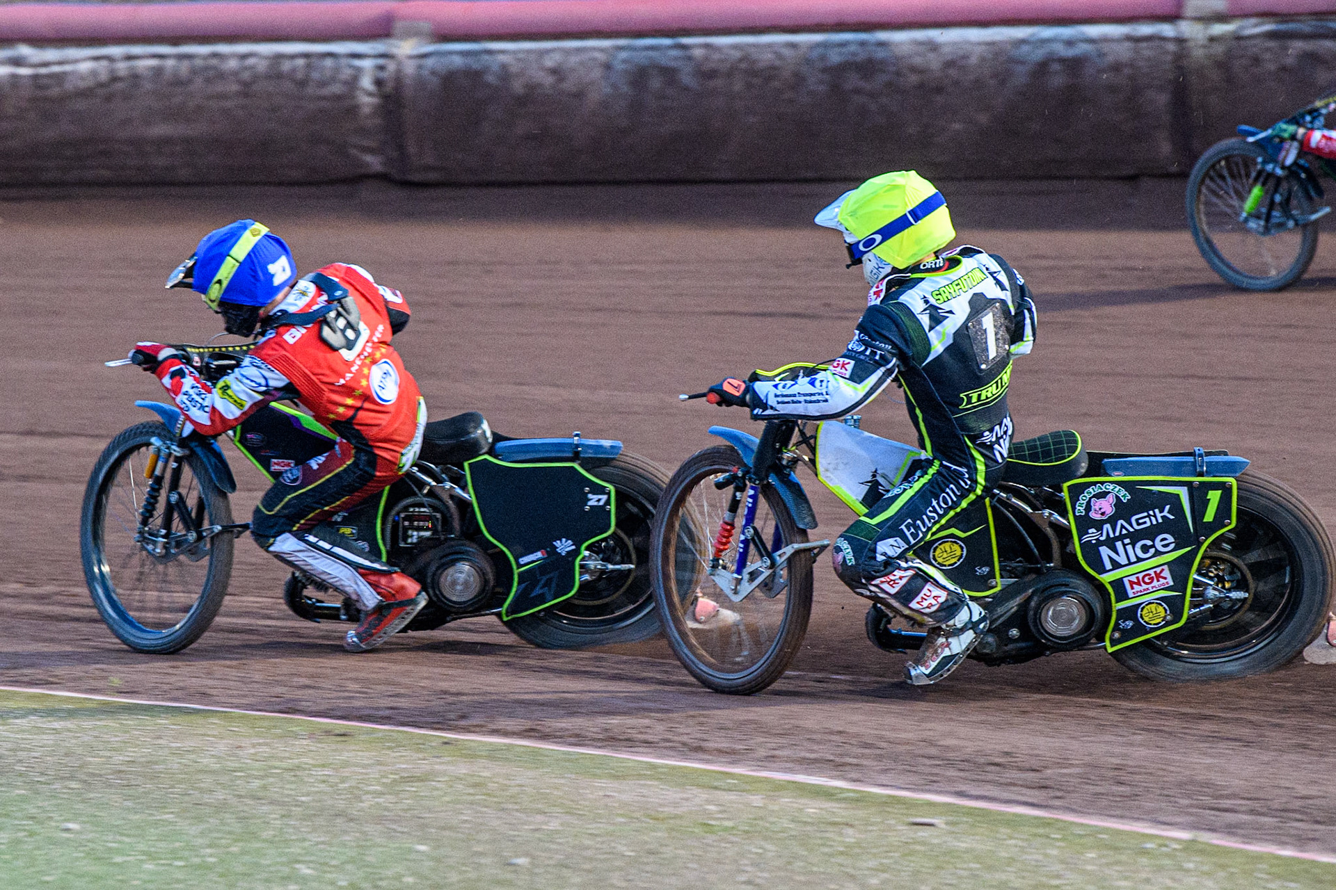Tom Brennan (Blue) leads Emil Sayfutdinov (Yellow) during the Sports Insure Premiership match between Belle Vue Aces and Ipswich Witches at the National Speedway Stadium, Manchester on Monday 17th July 2023. (Photo: Ian Charles | MI News)
