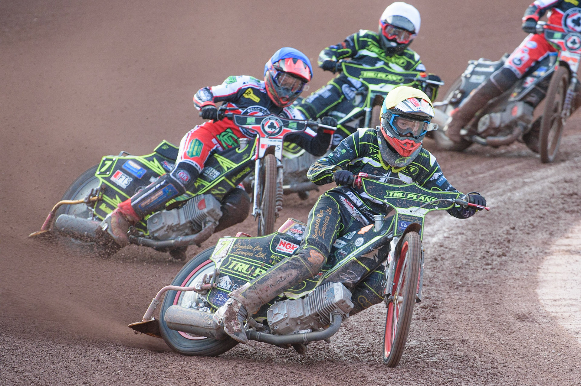 MANCHESTER, UK. JUNE 7TH   Ipswich TruPlant Witches  Drew Kemp  (Yellow) leads Jye Etheridge  (Blue) and Danny King (White) during the SGB Premiership match between Belle Vue Aces and Ipswich Witches at the National Speedway Stadium, Manchester on Monday 7th June 2021. (Credit: Ian Charles | MI News)