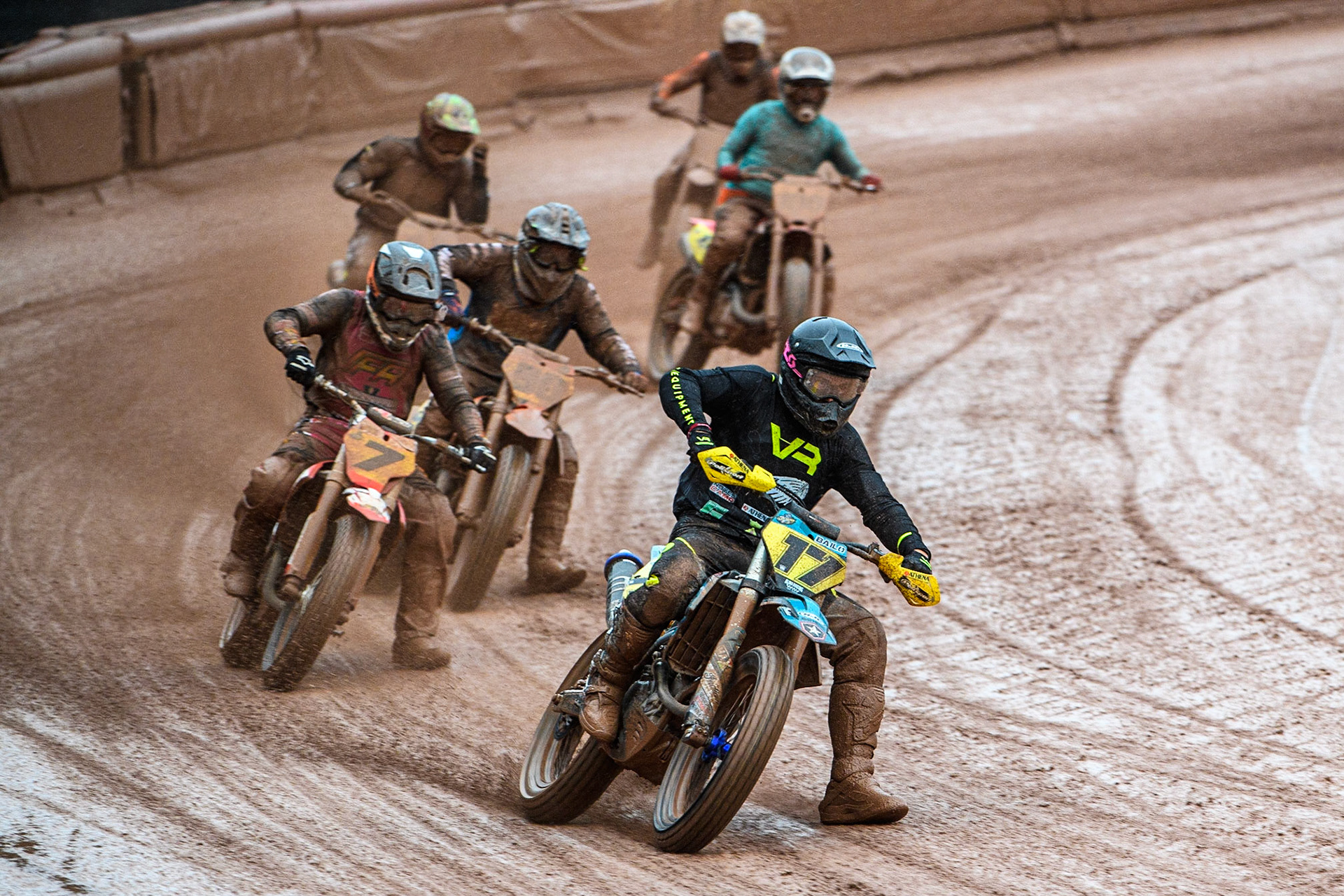 Gerard Bailo (17) from Spain leads Daniele Moschini (7) from Italy and the pack during the FIM World Flat Track Championship Round 1 at the National Speedway Stadium, Manchester on Saturday 5th August 2023. (Photo: Ian Charles | MI News)