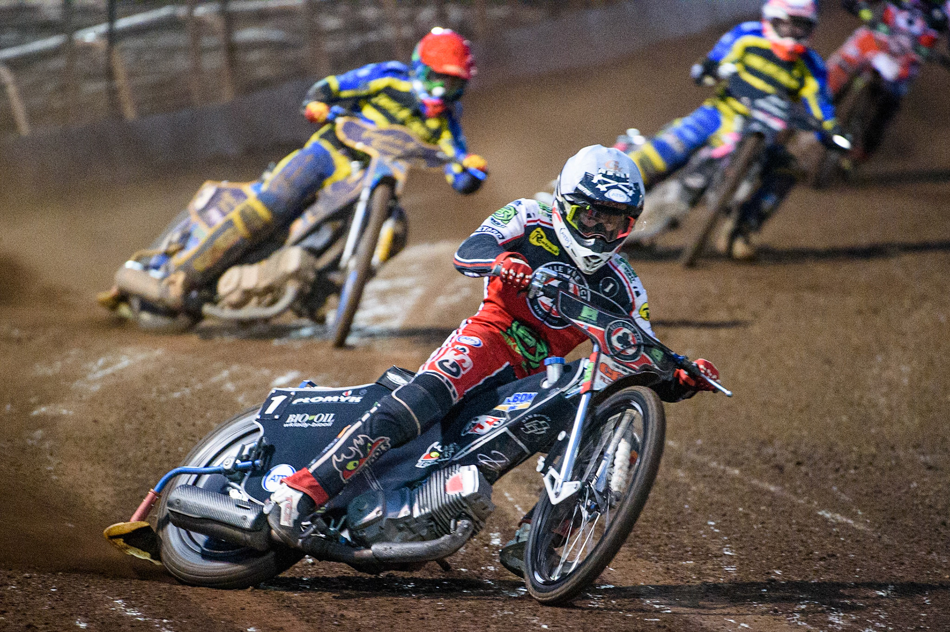 SHEFFIELD, UK. AUG 2NDDan Bewley  (White) leads Kyle Howarth  (Red) and Josh Pickering   (Blue) during the SGB Premiership match between Sheffield Tigers and Belle Vue Aces at Owlerton Stadium, Sheffield on Thursday 2nd September 2021. (Credit: Ian Charles | MI News)