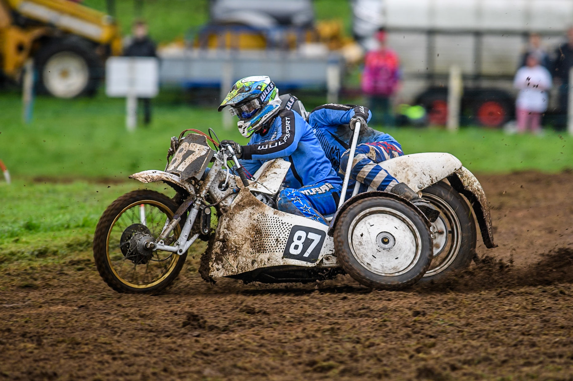 Rob Bradley &amp; Josh Fowler (87) in action in the 1000cc Sidecar Class during the ACU British Upright Championships at Woodhouse Lance, Gawsworth, Cheshire on Sunday 8th September 2024. (Photo: Ian Charles | MI News)