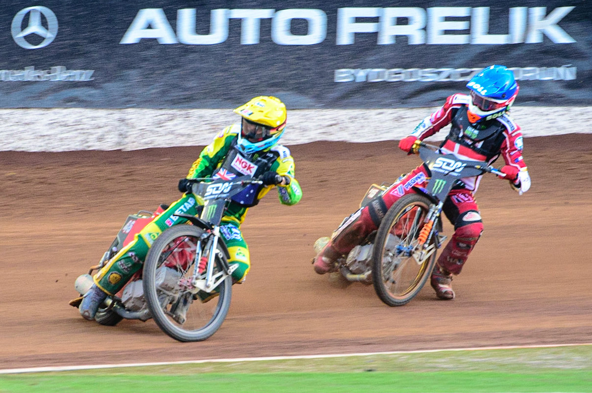 MANCHESTER, UK. OCT 16TH Max Fricke of Australia (Yellow) leads Mikkel Michelsen of Denmark (Blue) during the Monster Energy FIM Speedway of Nations at the National Speedway Stadium, Manchester on Saturday  16th October 2021. (Credit: Ian Charles | MI News)