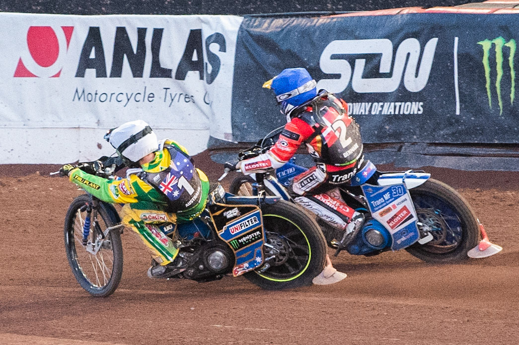 Photo: Ian Charles

Chris Holder (White) inside Leon Madsen (Blue)

Monster Energy FIM Speedway Of Nations, Race Off 2, Belle Vue National Speedway Stadium, Manchester 7 May  2019