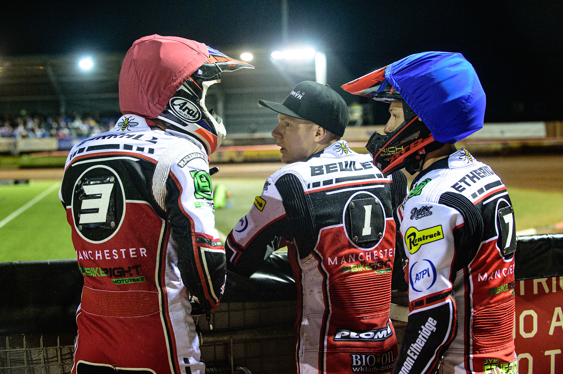 MANCHESTER, UK. OCT 7TH  Steve Worrall   (left) with Dan Bewley  and Jye Etheridge   (right) during the SGB Premiership Play off Semi-Final Second Leg between Belle Vue Aces and Sheffield Tigers at the National Speedway Stadium, Manchester on Thursday 7th October 2021. (Credit: Ian Charles | MI News)