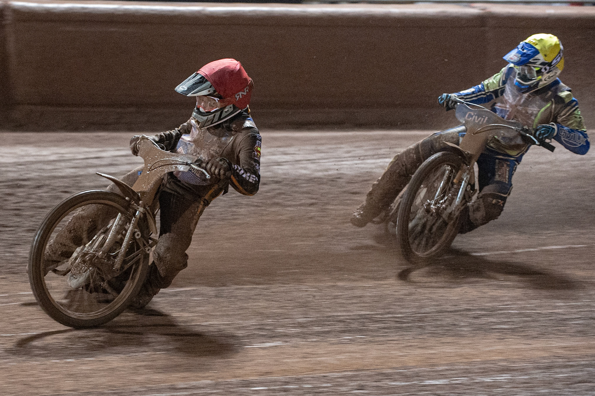 Photo: Ian CharlesBen Barker  (Red)  leads Richie Worrall   (Yellow) Sports Insure British Speedway Championship Final, National Speedway Stadium, Manchester Monday  28  September  2020