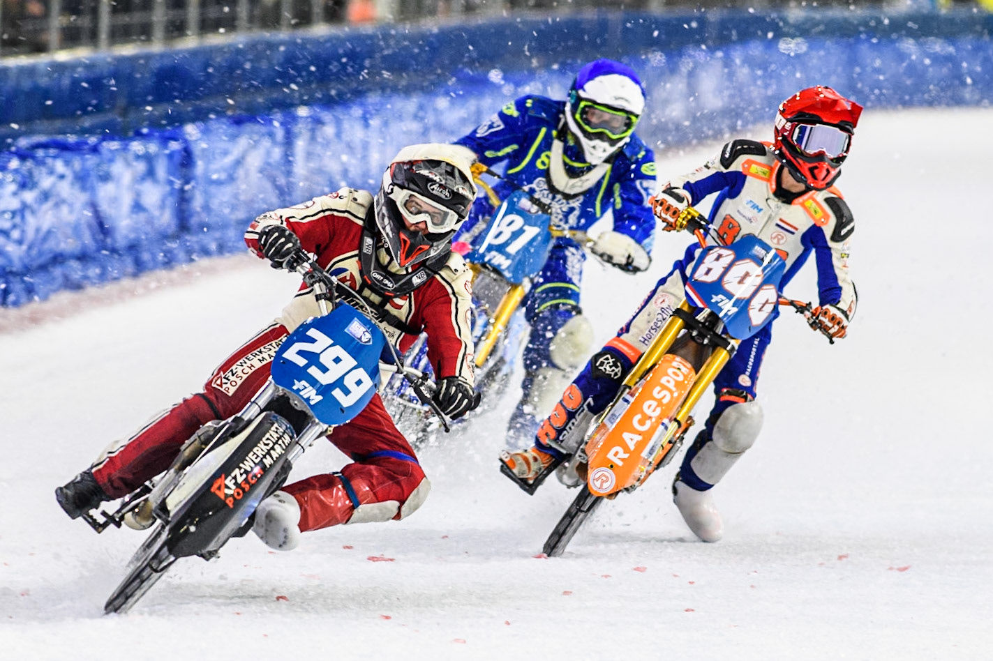 Martin Posch (299) of Austria in White leading Jasper Iwema (800) of The Netherlands in Red and Jimmy Olsén (81) of Sweden in Blue during the FIM Ice Speedway Gladiators World Championship, Final 3 at the Ice Stadium, Thialf, Heerenveen on Saturday 5th April 2025. (Photo: Ian Charles | MI News)