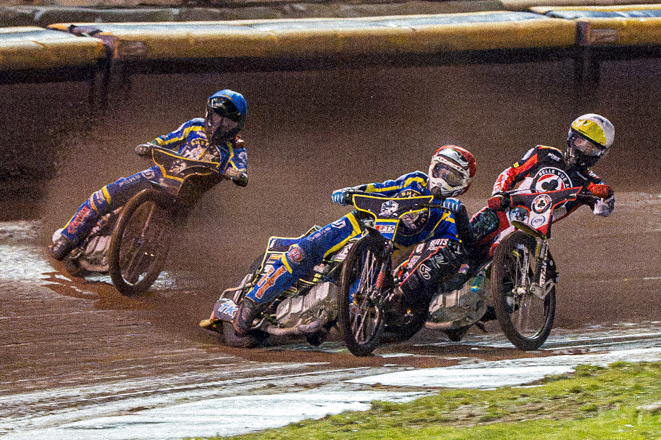 Jye Etheridge of Sheffield Tigers in Red leading Tate Zischke of Belle Vue Aces in White and Luke Killeen of Sheffield Tigers in Blue during the Rowe Motor Oil Premiership Grand Final 1st Leg match between Sheffield Tigers and Belle Vue Aces at Owlerton Stadium, Sheffield on Monday 12th October 2026. (Photo: Ian Charles | MI News)
