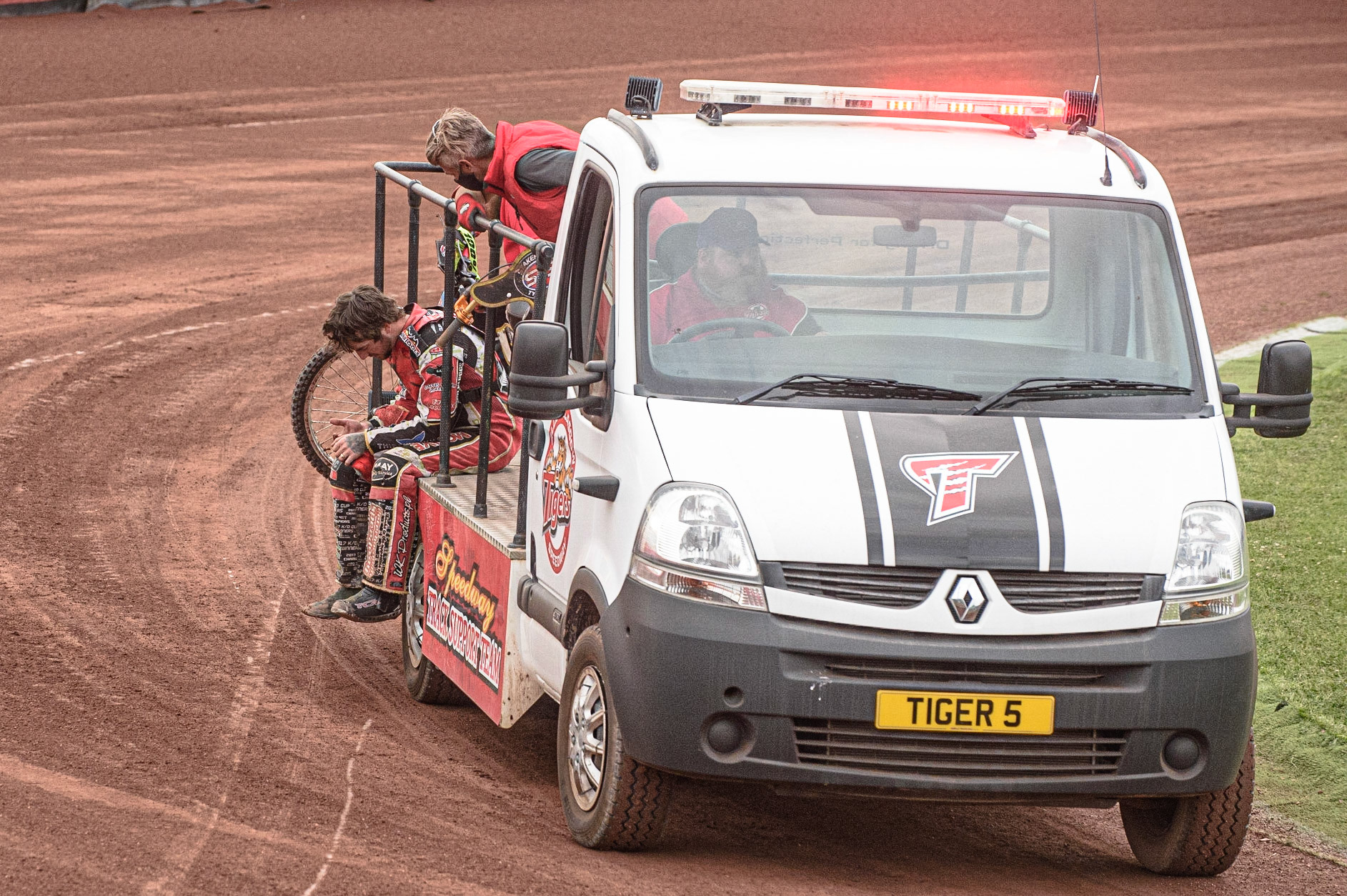 GLASGOW, UK. JUNE 19TH.  Bradley Dean-Wilson (New Zealand) gets a lift back to the pits after his heat 8 fall during the FIM Speedway Grand Prix Qualifying Round at the Peugeot Ashfield Stadium, Glasgow on Saturday 19th June 2021. (Credit: Ian Charles | MI News)