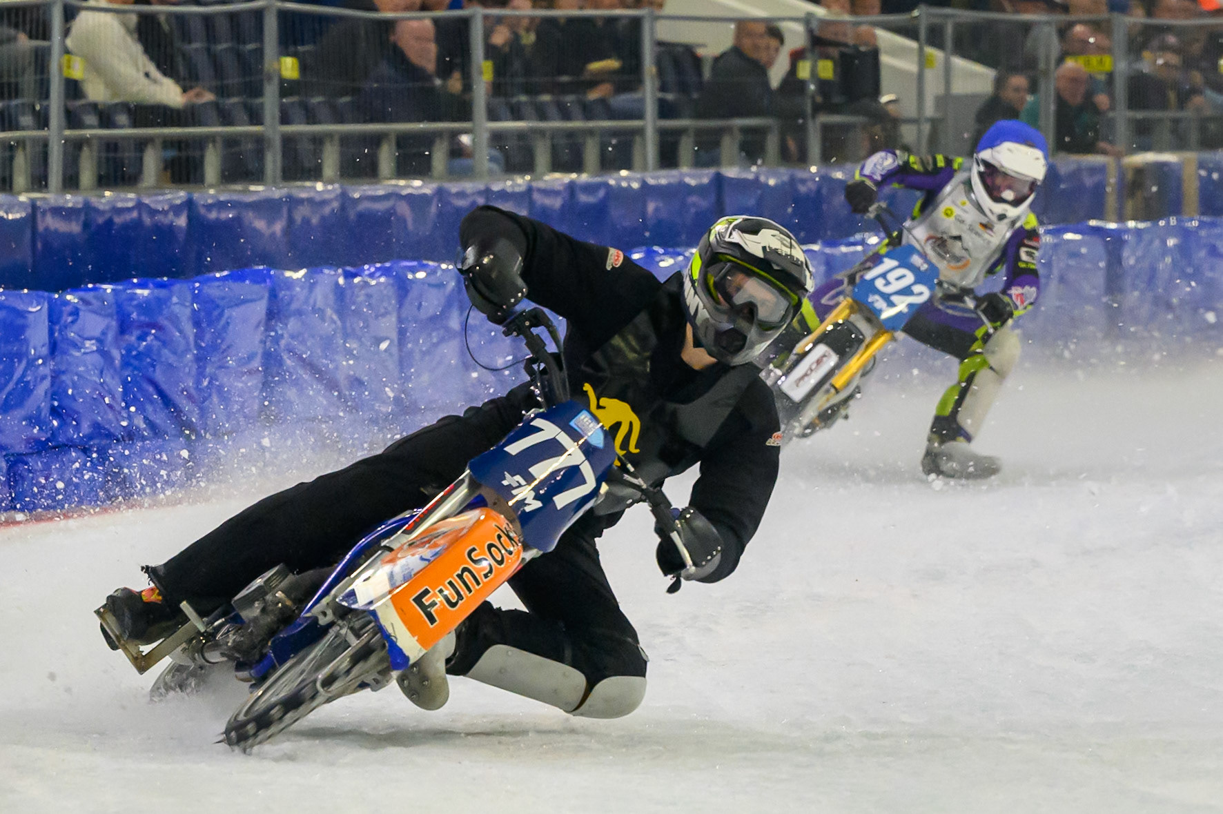 Leon Kramer of The Netherlands  in White leading Paul Cooper of Great Britain  in Blue during the ROELOF THIJS BOKAAL at Ice Rink Thialf, Heerenveen on Friday 10th April 2026.  (Photo: Ian Charles | MI News)