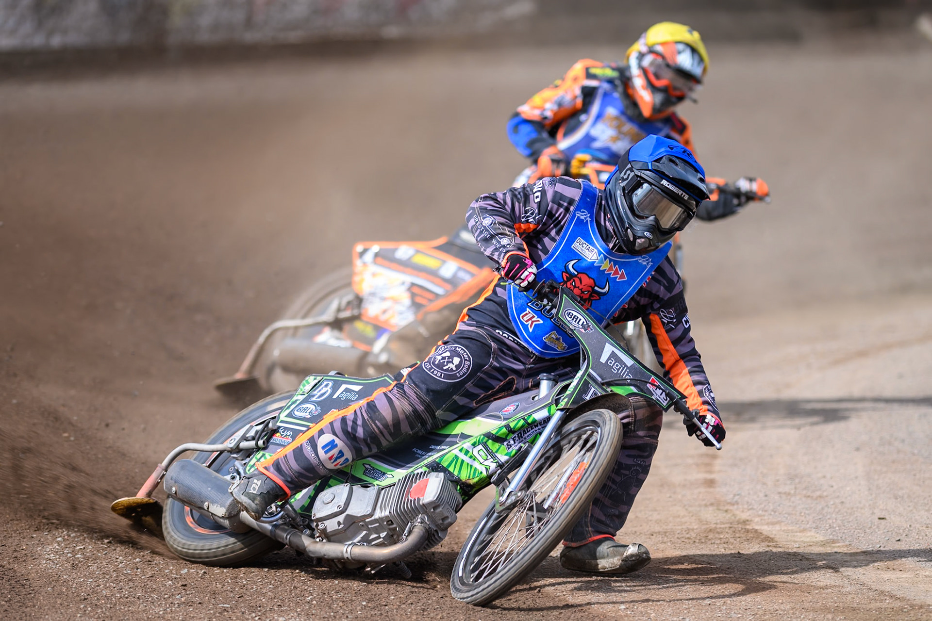 Jack Roberts of Buxton Bulls in Blue leading Mickie Simpson of Kings Lynn Young Stars in Yellow during the WSRA National Development League match between Buxton Bulls and King's Lynn Young Stars at Hi-Edge Speedway, Buxton on Sunday 9th August 2026. (Photo: Ian Charles | MI News)