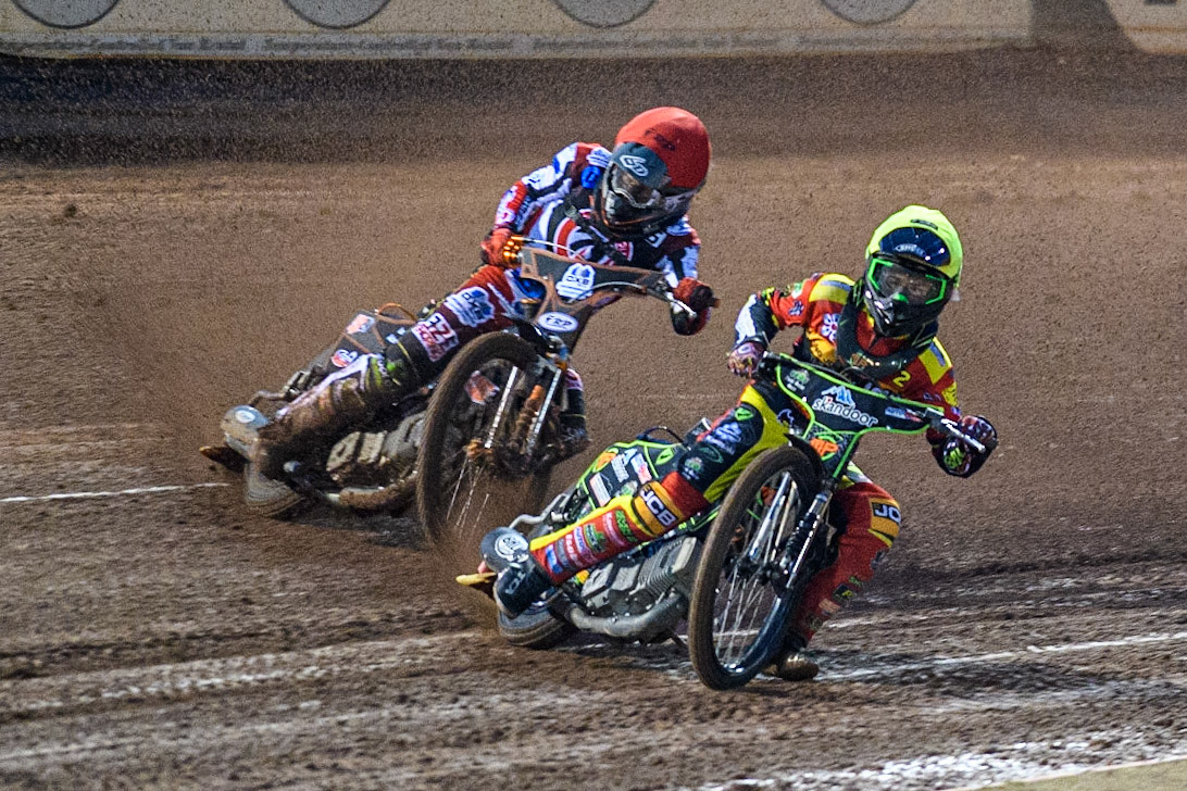 Max Perry (Yellow) leads  Jack Smith (Red) during the National Development League match between Belle Vue Colts and Leicester Lion Cubs at the National Speedway Stadium, Manchester on Friday 8th September 2023. (Photo: Ian Charles | MI News)