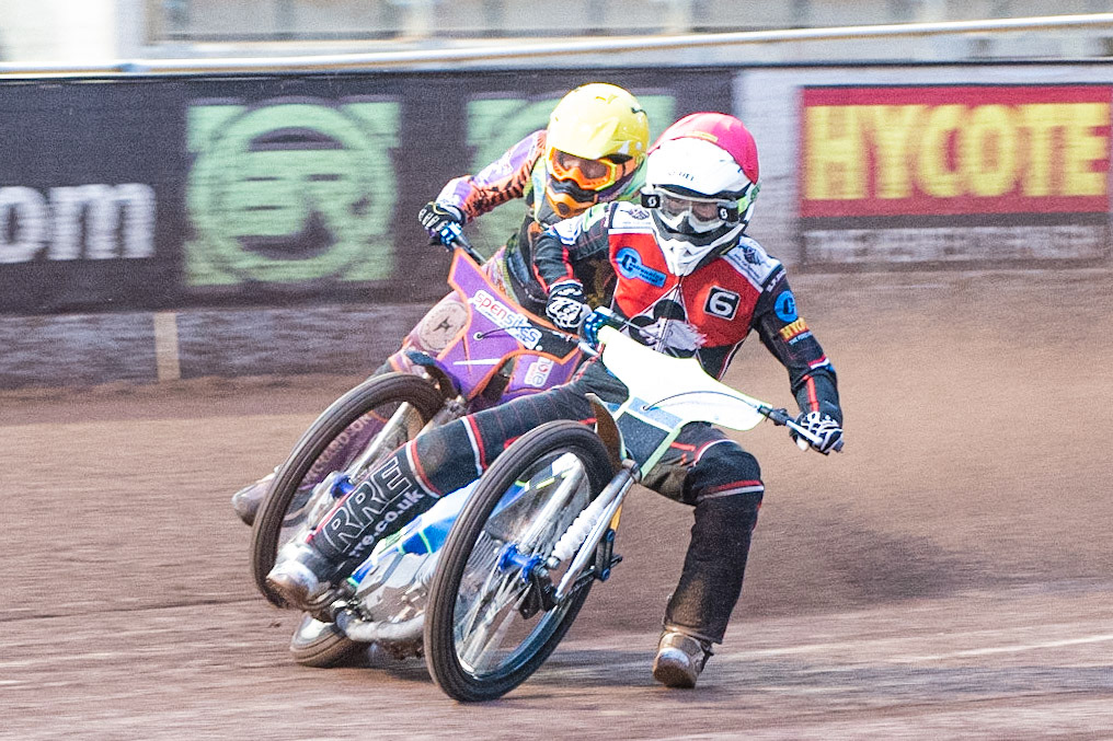 Photo: Ian Charles

Ben Rathbone  (Red) leads Elliot Kelly   (Yellow)

Belle Vue Colts v Mildenhall Fen Tigers, National League, Belle Vue National Speedway Stadium, Manchester, Monday 2  September  2019