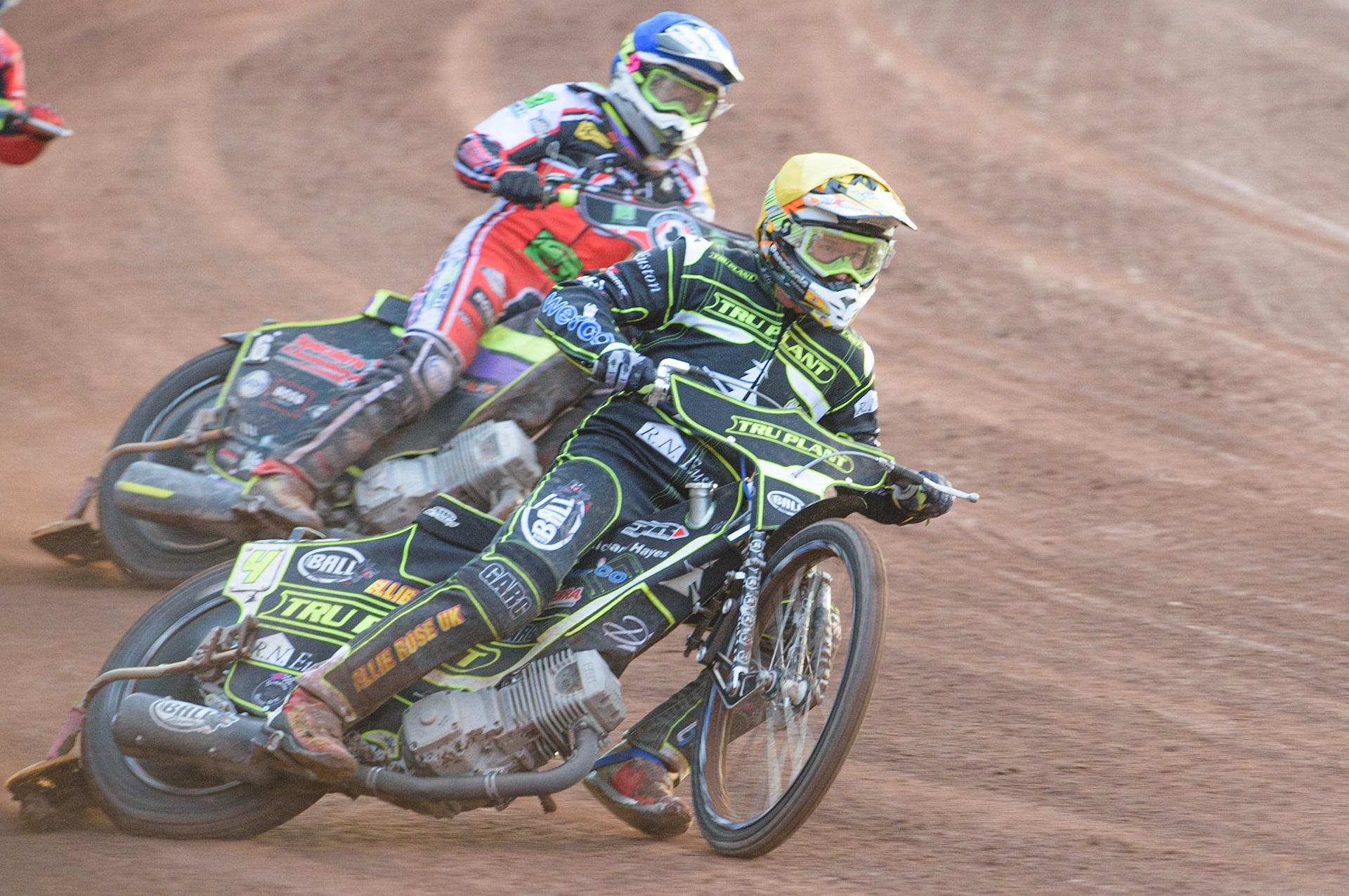 MANCHESTER, UK. JUNE 7TH   Danny King  (White) leads Richie Worrall  (Blue)  during the SGB Premiership match between Belle Vue Aces and Ipswich Witches at the National Speedway Stadium, Manchester on Monday 7th June 2021. (Credit: Ian Charles | MI News)