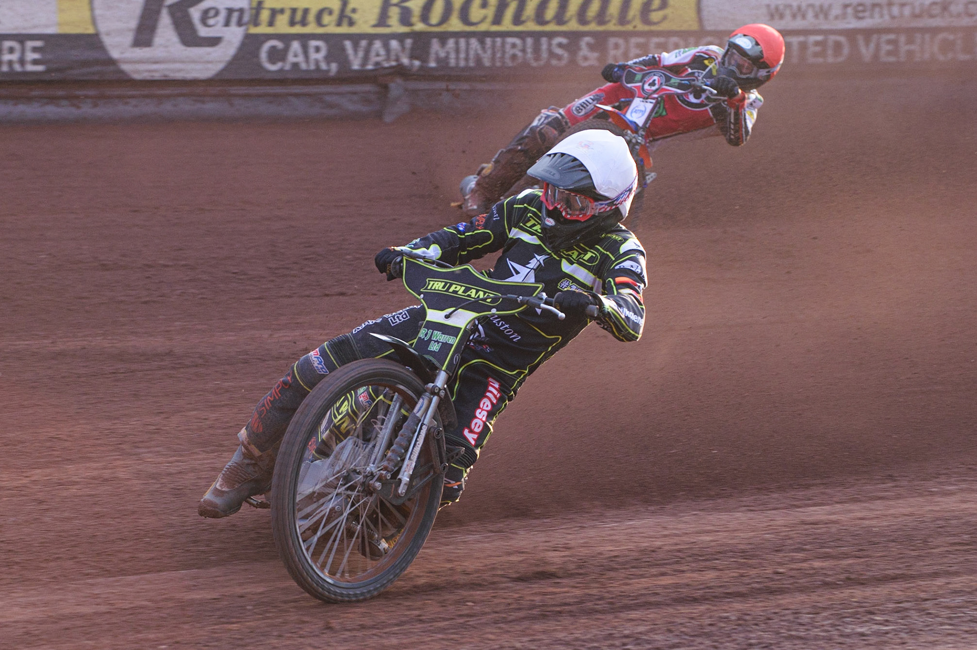 MANCHESTER, UK. JUNE 7TH   Danny King  (White) leads Brady Kurtz (Red) during the SGB Premiership match between Belle Vue Aces and Ipswich Witches at the National Speedway Stadium, Manchester on Monday 7th June 2021. (Credit: Ian Charles | MI News)