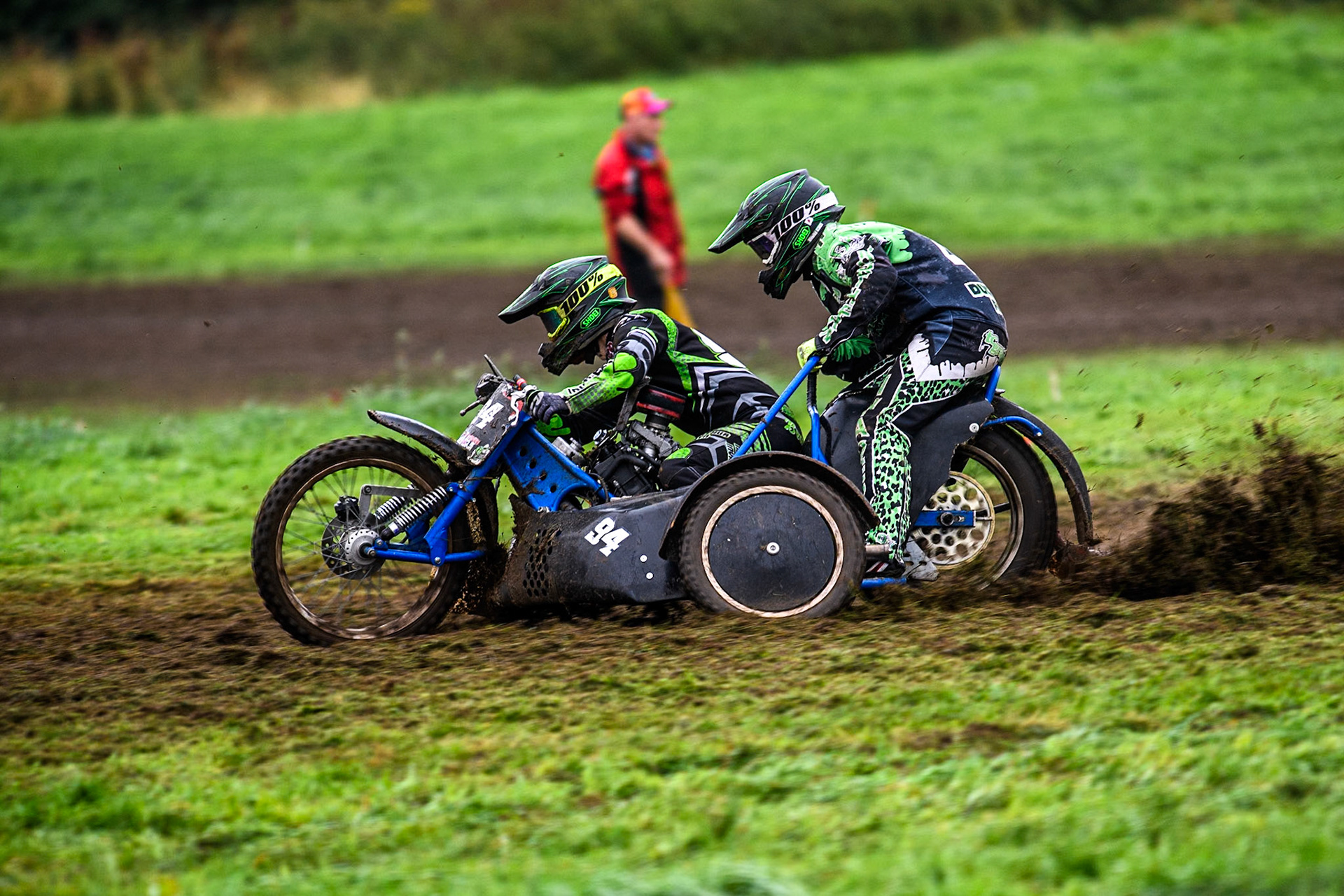 Billy Winterburn &amp; Ryan Wharton in action in the 1000cc Sidecar Class during the ACU British Upright Championships at Woodhouse Lance, Gawsworth, Cheshire on Sunday 8th September 2024. (Photo: Ian Charles | MI News)