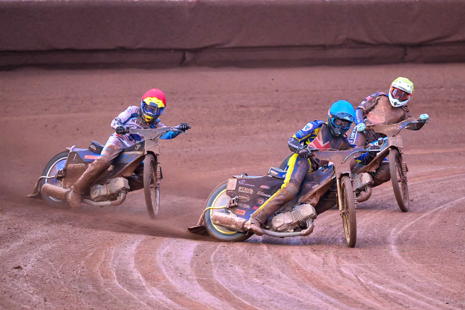 Anders Rowe of Great Britain in Blue leading Antti Vuolas of Finland in Red and Frederik Jacobsen of Denmark in Yellow during the Speedway GP Qualifying Round 3 at Allied Ashfield Stadium, Glasgow on Saturday 30th May 2026. (Photo: Ian Charles | MI News)