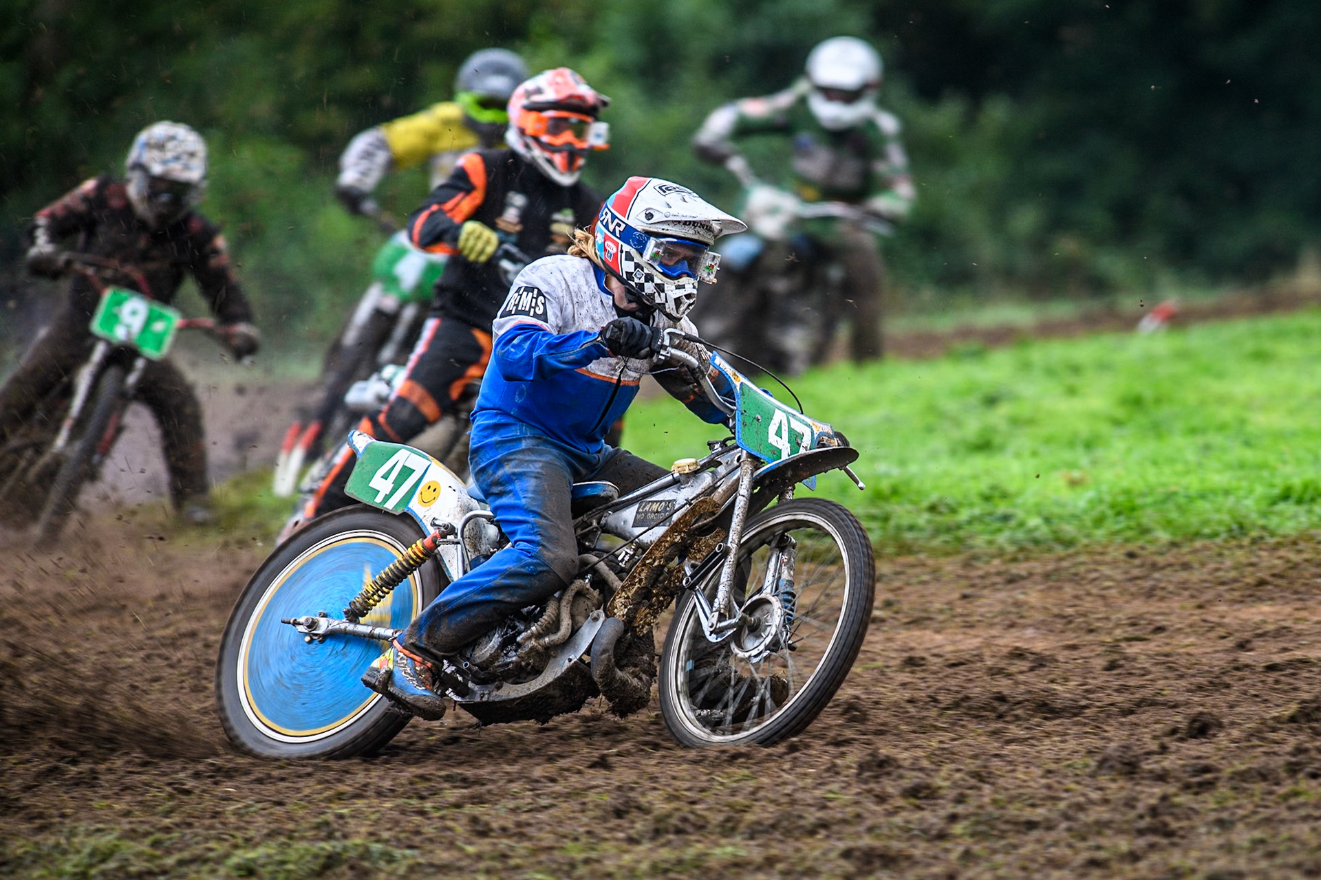 Simon Hammersley (47)  leading the pack in the 250cc Upright Class during the ACU British Upright Championships at Woodhouse Lance, Gawsworth, Cheshire on Sunday 8th September 2024. (Photo: Ian Charles | MI News)