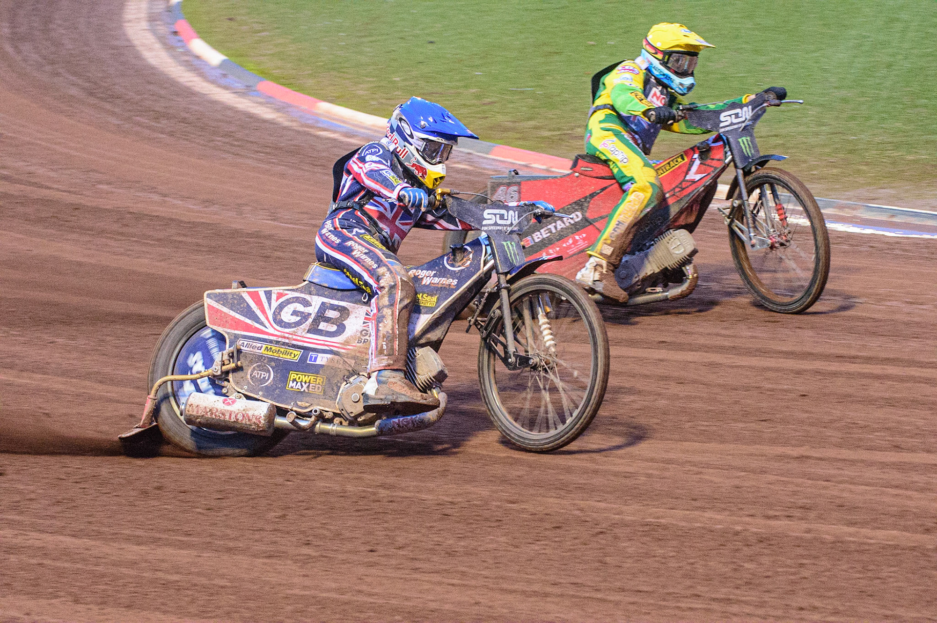 MANCHESTER, UK. OCT 17TH Robert Lambert of Great Britain (Blue) passes Max Fricke of Australia (Yellow) during the Monster Energy FIM Speedway of Nations at the National Speedway Stadium, Manchester on Sunday  17th October 2021. (Credit: Ian Charles | MI News)