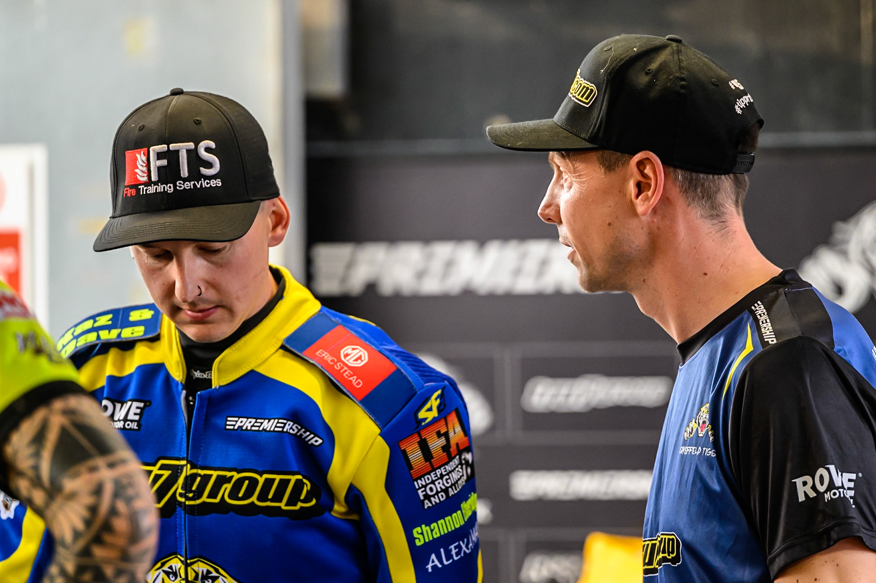 Jye Etheridge of Sheffield Tigers (Left) gets some advice from Simon Stead, Team Manager of Sheffield Tigers during the Rowe Motor Oil Premiership match between Sheffield Tigers and Belle Vue Aces at Owlerton Stadium, Sheffield on Monday 11th August 2025. (Photo: Ian Charles | MI News)
