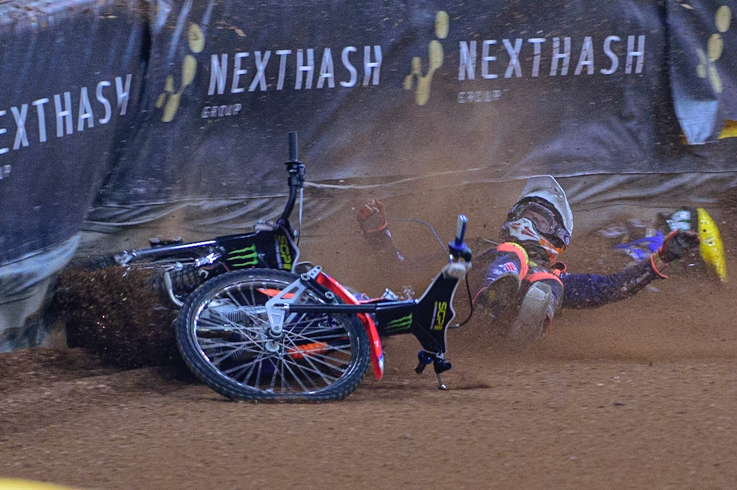 Andžejs Ļebedevs (29) (White) collides with Jason Doyle (69) (Yellow) on the opening turn during the FIM  Speedway Grand Prix of Great Britain at the Principality Stadium, Cardiff on Saturday 13th August 2022. (Credit: Ian Charles | MI News