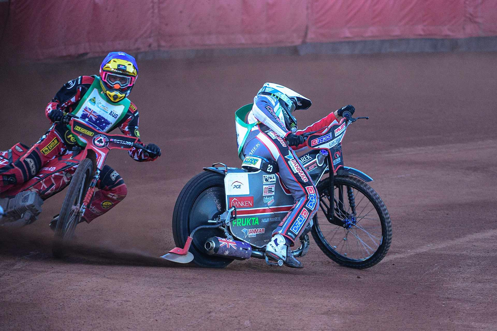 Chris Holder (Australia) (White) starts to spin in front of Max Fricke (Australia) (Red) during the FIM Speedway Grand Prix Challenge at the Peugeot Ashfield Stadium, Glasgow on Saturday 20th August 2022. (Credit: Ian Charles | MI News)
