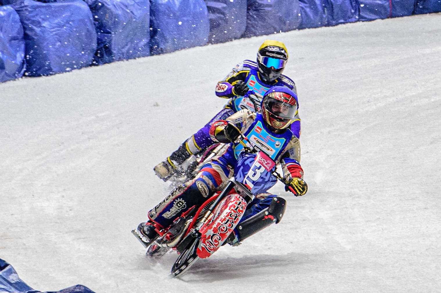 Antonin Klatovsky (Blue) leads Christoph Kirchner (Yellow) during the Race of Legends at the Max-Aicher-Arena, Inzell on Friday 17th March 2023. (Photo: Ian Charles | MI News)