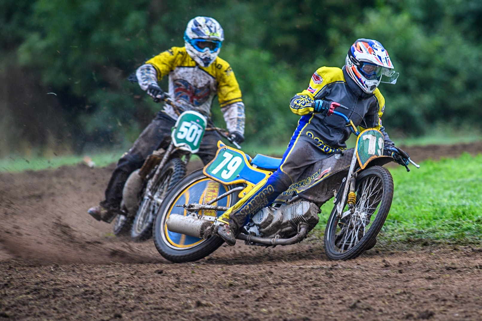 Rick Scarboro (79) leading David Knowles (501) in the 250cc Support Class during the ACU British Upright Championships at Woodhouse Lance, Gawsworth, Cheshire on Sunday 8th September 2024. (Photo: Ian Charles | MI News)