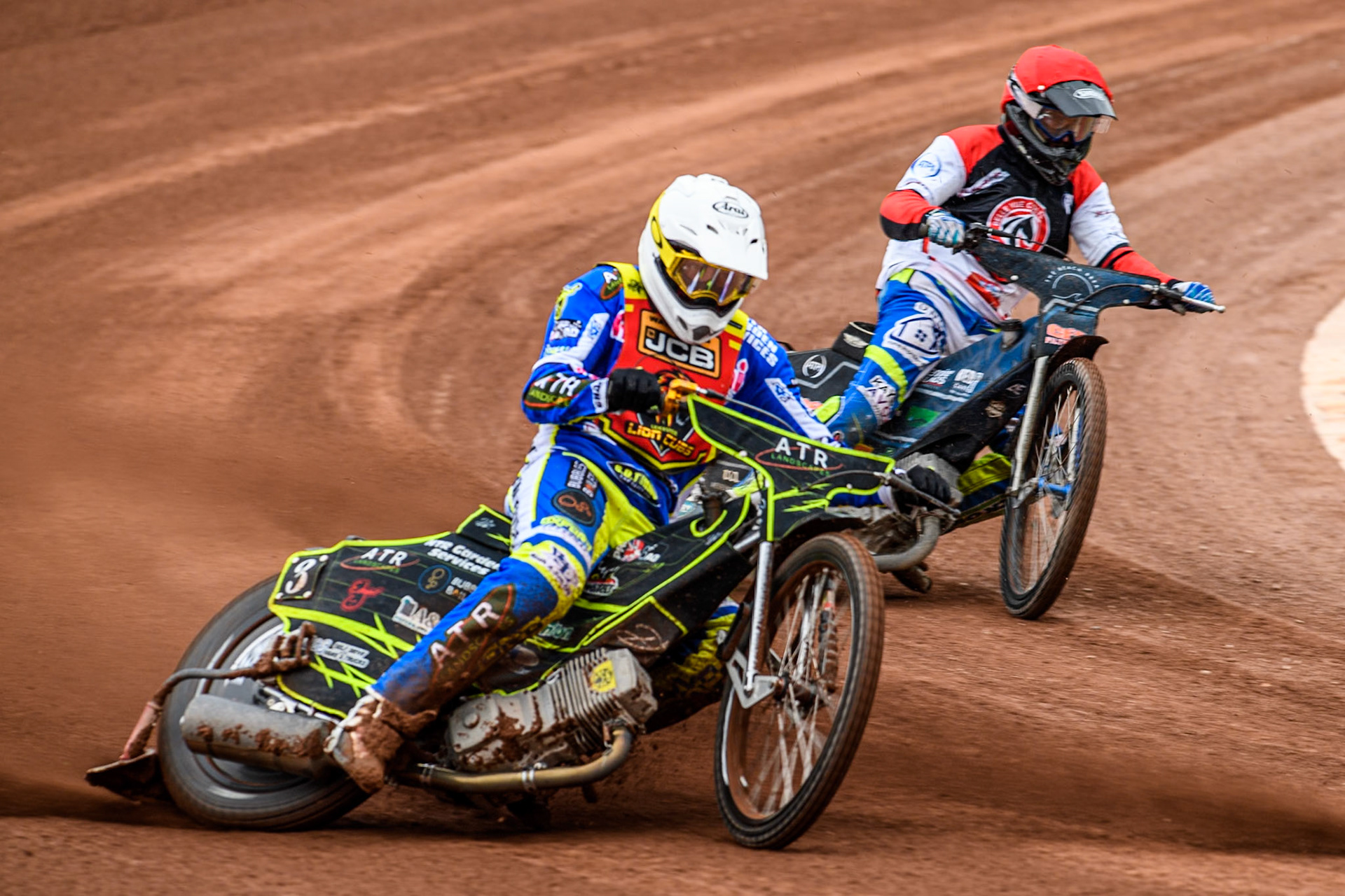 Leicester Lion Cubs' Guest Rider Darryl Ritchings in White leading Belle Vue Colts' Jack Kingston in Red during the WSRA National Development League match between Belle Vue Colts and Leicester Lion Cubs at the National Speedway Stadium, Manchester on Friday 18th April 2025. (Photo: Ian Charles | MI News)