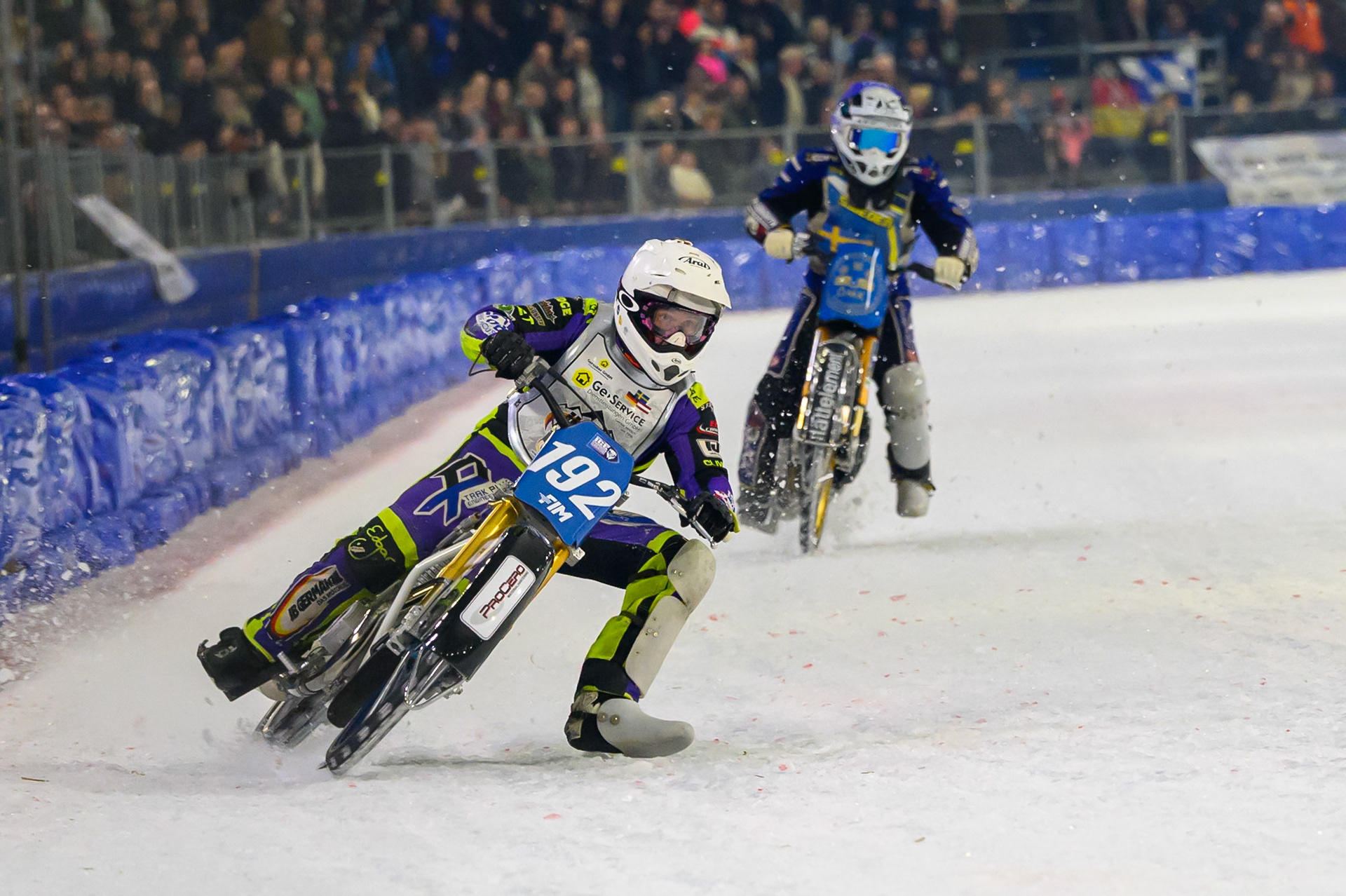 Paul Cooper of Great Britain  in White leading Jimmy Hörnell of Sweden  in Blue during the ROELOF THIJS BOKAAL at Ice Rink Thialf, Heerenveen on Friday 10th April 2026.  (Photo: Ian Charles | MI News)