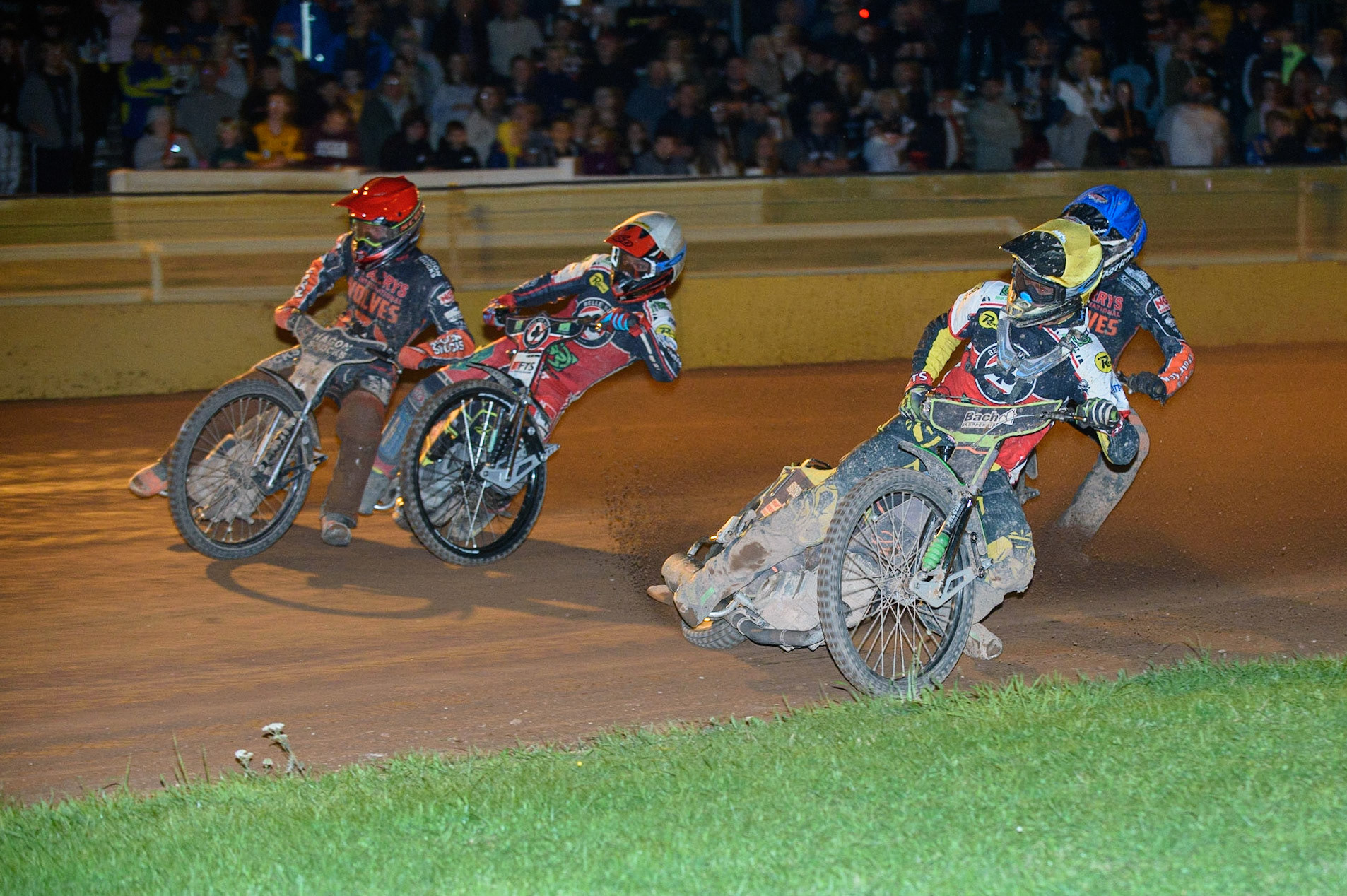 WOLVERHAMPTON, UK. AUGUST 30TH. Leon Flint  (Yellow) gets the inside line from Jye Etheridge  (White), Broc Nicol  (Red) with Leon Flint  (Blue) behind during the SGB Premiership match between Wolverhampton Wolves and Belle Vue Aces at Monmore Green Stadium, Wolverhampton on Monday 30th August 2021. (Credit: Ian Charles | MI News)