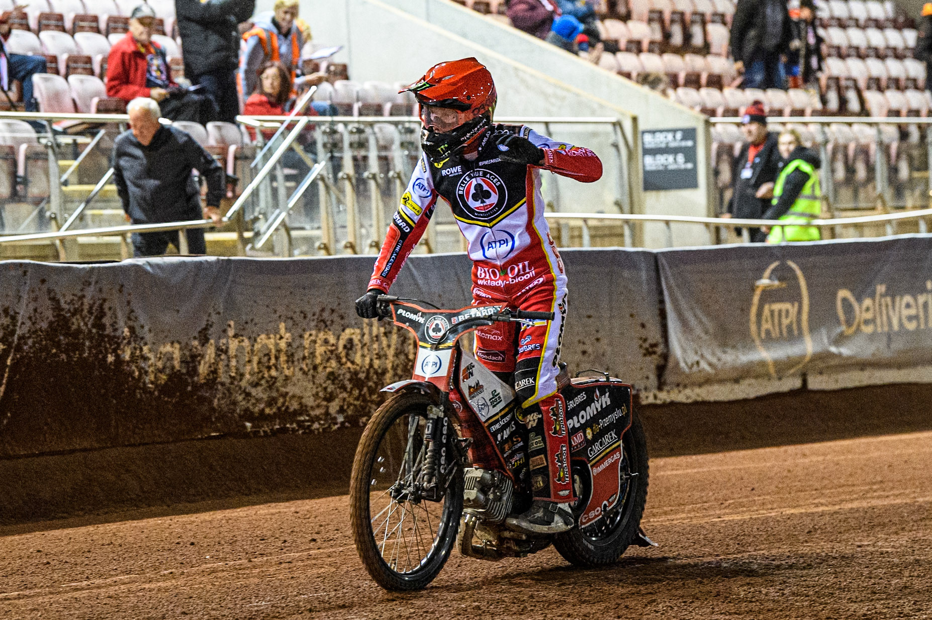 Dan Bewley of Belle Vue Aces acknowledges the crowd after the final heat during the Rowe Motor Oil Premiership match between Belle Vue Aces and King's Lynn Stars at the National Speedway Stadium, Manchester on Monday 5th April 2025. (Photo: Ian Charles | MI News)