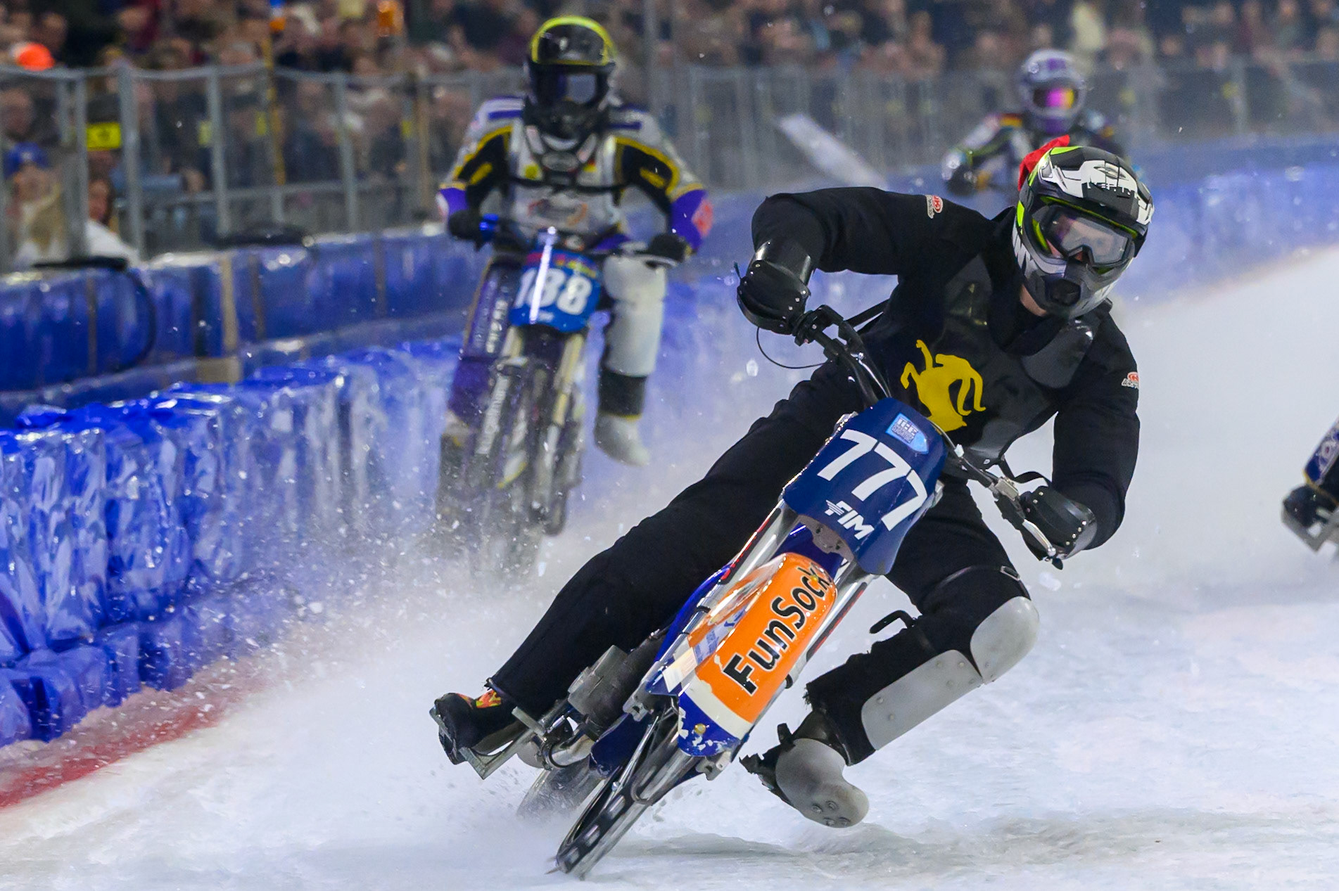 B Final: Leon Kramer of The Netherlands  in Red leading Christoph Kirchner of Germany  in Yellow during the ROELOF THIJS BOKAAL at Ice Rink Thialf, Heerenveen on Friday 10th April 2026.  (Photo: Ian Charles | MI News)