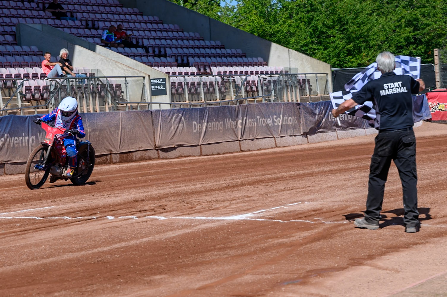 125cc SUPPORT CLASS Aston Knott (89) takes the cheque flag to win the support class during the British Youth Championship (125cc) at the National Speedway Stadium, Manchester on Sunday 19th July 2026. (Photo: Ian Charles | MI News)
