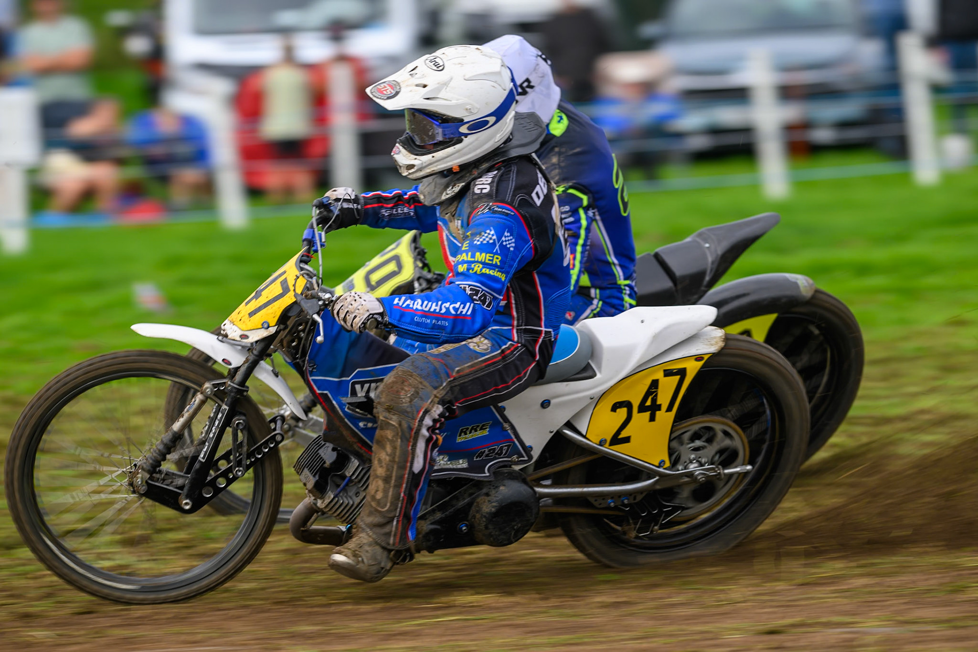 British Masters (Solos): Jordan Derrick (257) rides inside Arran Butcher (20) during the British Masters Grasstrack Championship at Lower Marsh Farm, Much Hoole, Preston in Lancashire, England on Sunday 13th September 2026. (Photo: Ian Charles | MI News)