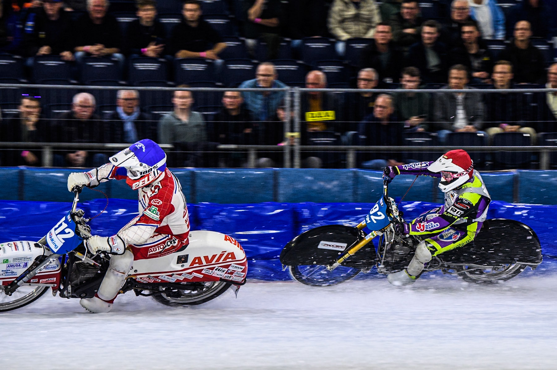 Niek Schaap of The Netherlands in Blue leading Paul Cooper of Great Britain in Red during the Roelof Thijs Bokaal, Ice Rink Thialf, Heerenveen, Netherlands on Friday 4th April 2025. (Photo: Ian Charles | MI News)