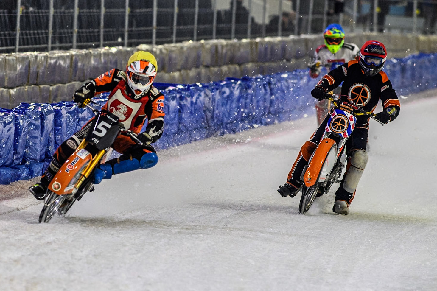 Lukáš Hutla of The Czech Republic in Yellow leading Sebastian Reitsma of The Netherlands in Red during the Roelof Thijs Bokaal at Ice Rink Thialf, Heerenveen, The Netherlands on Friday 5th April 2024. (Photo: Ian Charles | MI News)