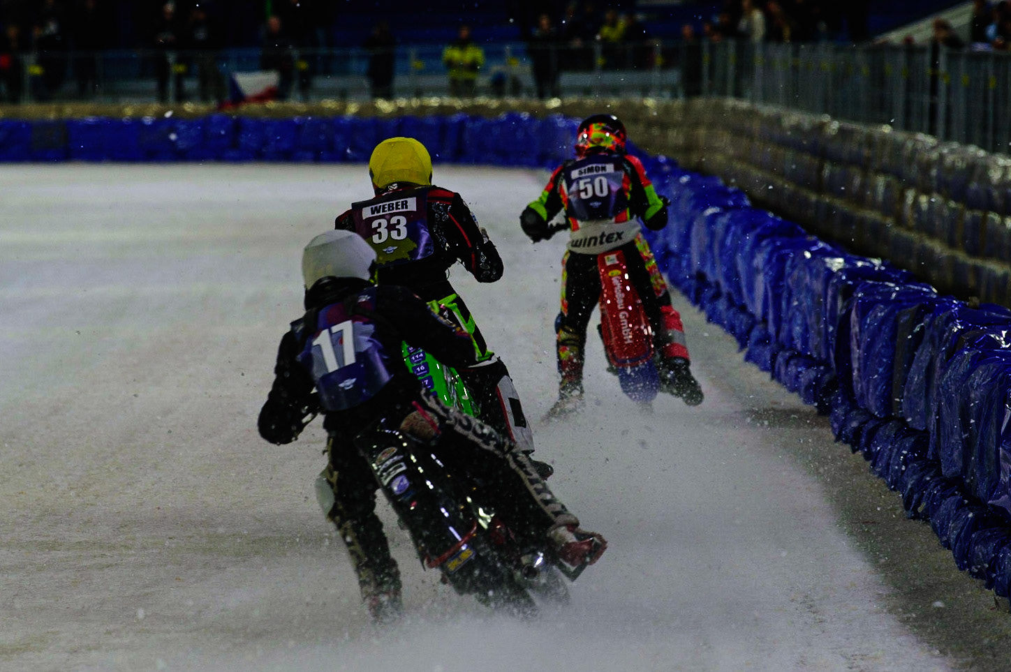 HEERENVEEN, NL. Henri Ahlbom (17) chases Johann Weber (33)  and Harald Simon (50)  during the FIM Ice Speedway Gladiators World Championship Final 4 at Ice Rink Thialf, Heerenveen on Sunday  3 April 2022. (Credit: Ian Charles | MI News)